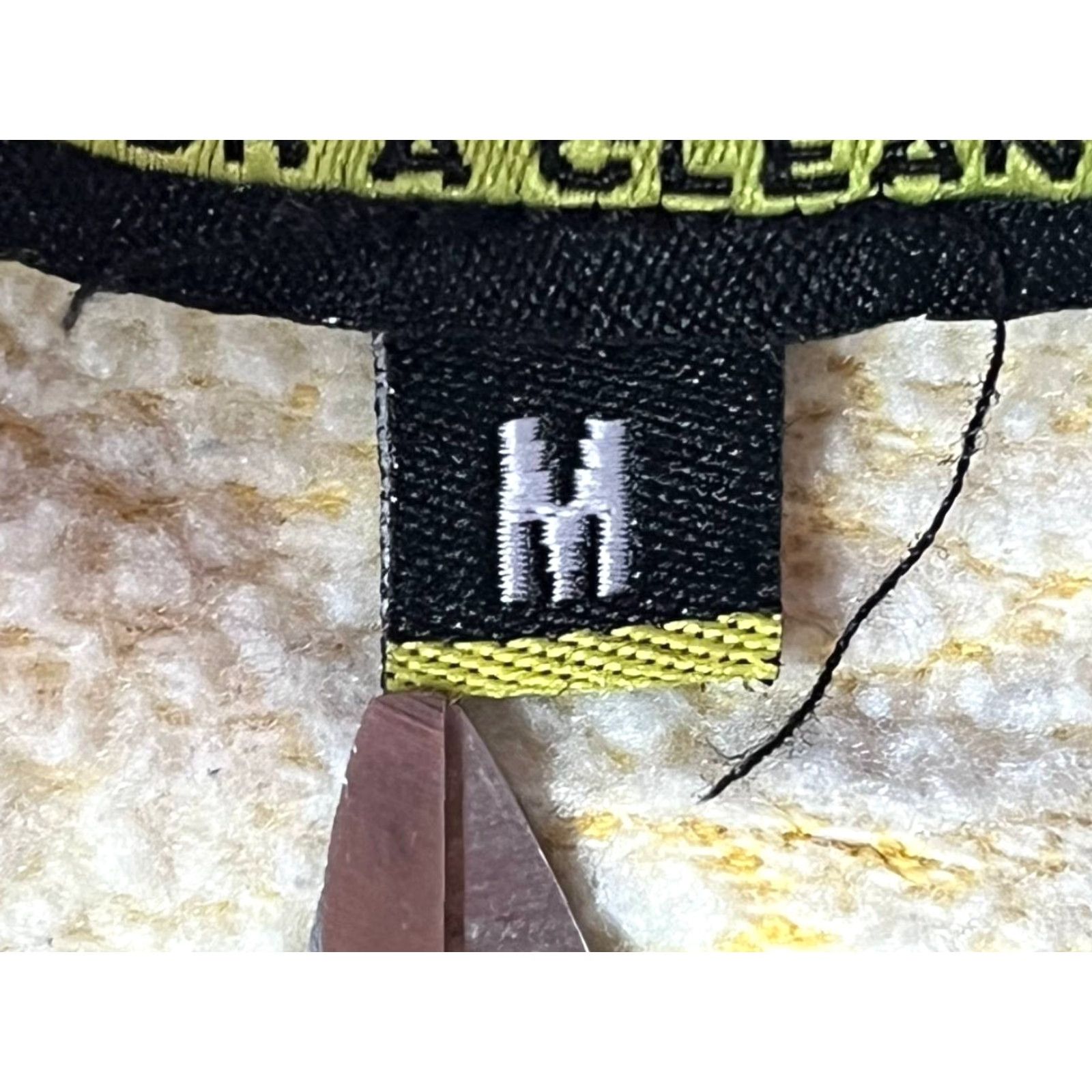 Vintage VINTAGE Maui And Sons Sweatshirt Women Medium Yellow Sweatshirt Fleece Pullover Crewneck Shark Invasion 90s Size M / US 6-8 / IT 42-44 - 7 Thumbnail