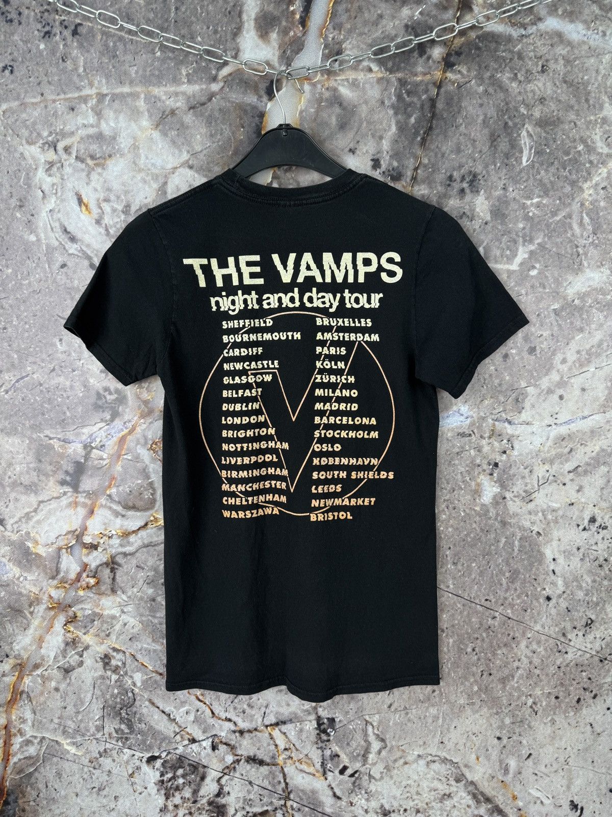 Vintage The Vamps Night & Day Tour Vintage Concert Graphic T-Shirt Size US S / EU 44-46 / 1 - 10 Thumbnail