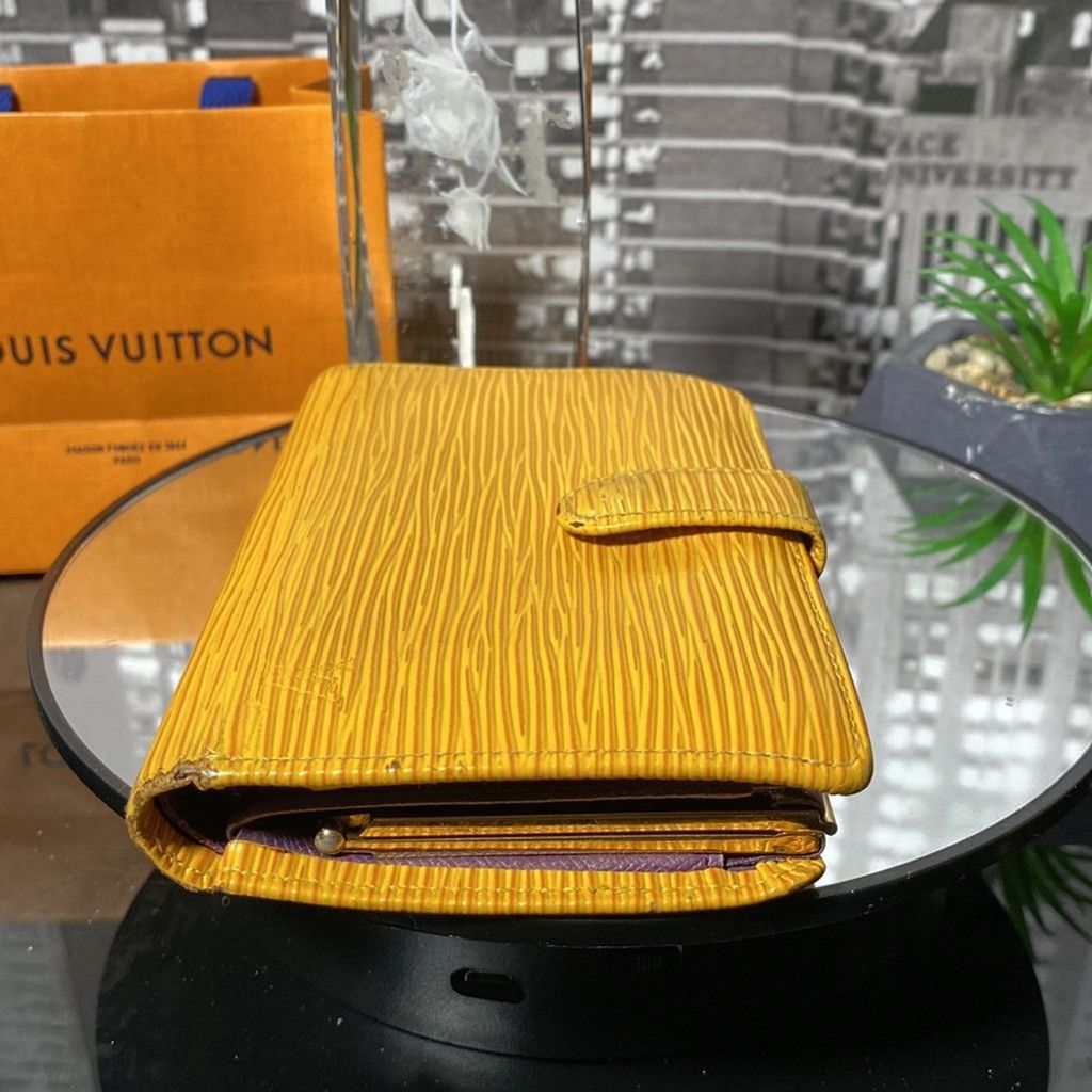 Louis Vuitton Authentic Louis Vuitton Epi Kisslock Wallet Size ONE SIZE - 14 Thumbnail