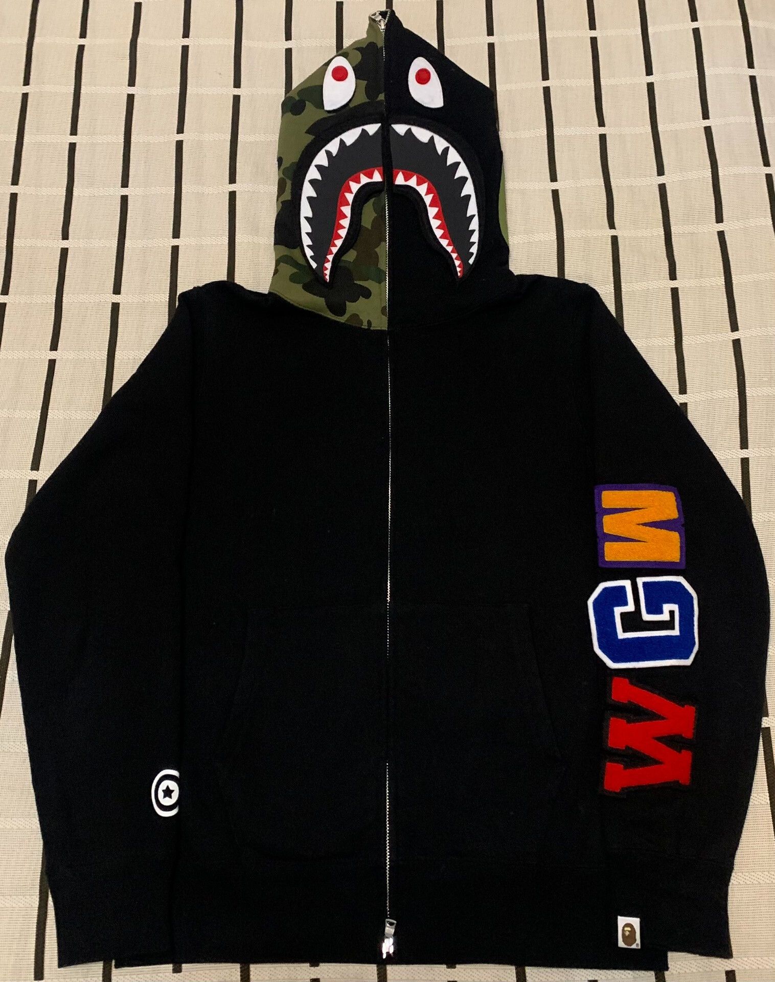 Bape Bape Shark Camo Green Hoodie M Men Size US M / EU 48-50 / 2 - 1 Thumbnail