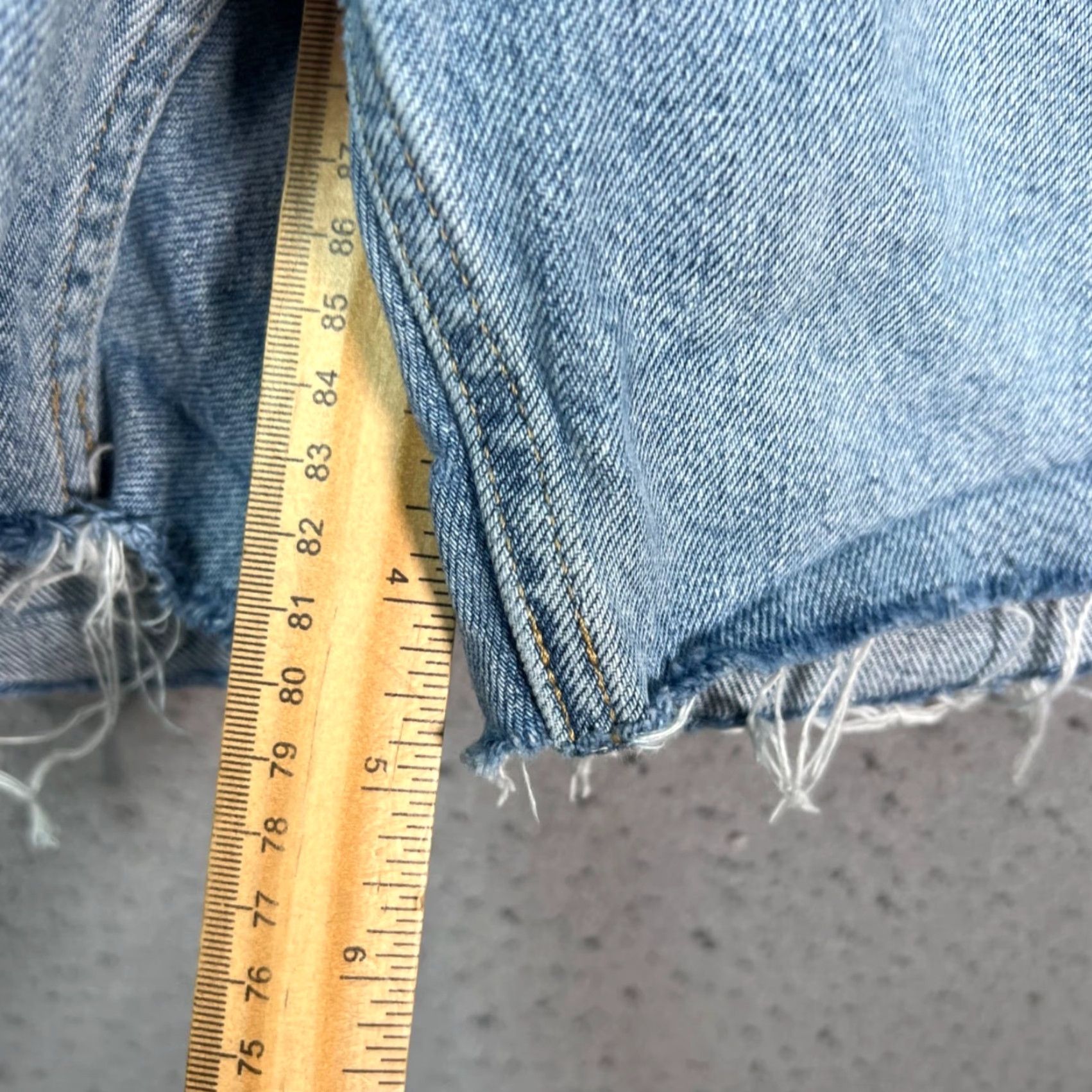 Everlane Everlane Womens 27 Distressed Denim Shorts Frayed Hem Organic Cotton Denim 5-Pocket Design High Rise Casual Summer Womens Shorts Size 27" / US 4 / IT 40 - 7 Thumbnail