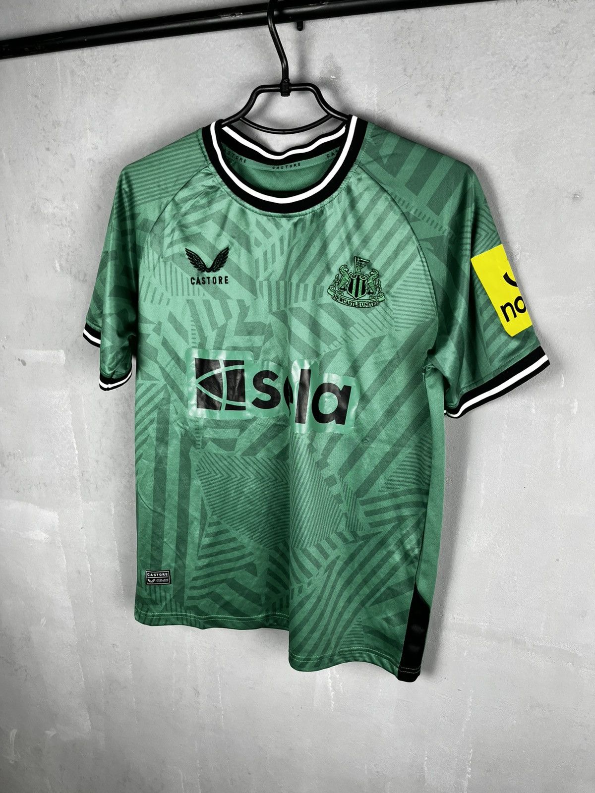 Vintage Castore Newcastle 2023-2024 Home Jersey Size US S / EU 44-46 / 1 - 1 Thumbnail