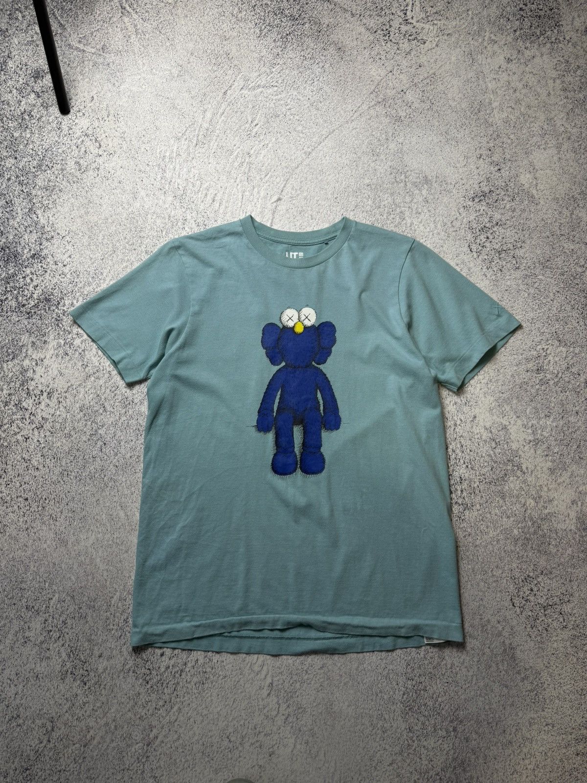 Japanese Brand Vintage Uniqlo x kaws T-shirt USA Size US S / EU 44-46 / 1 - 4 Thumbnail