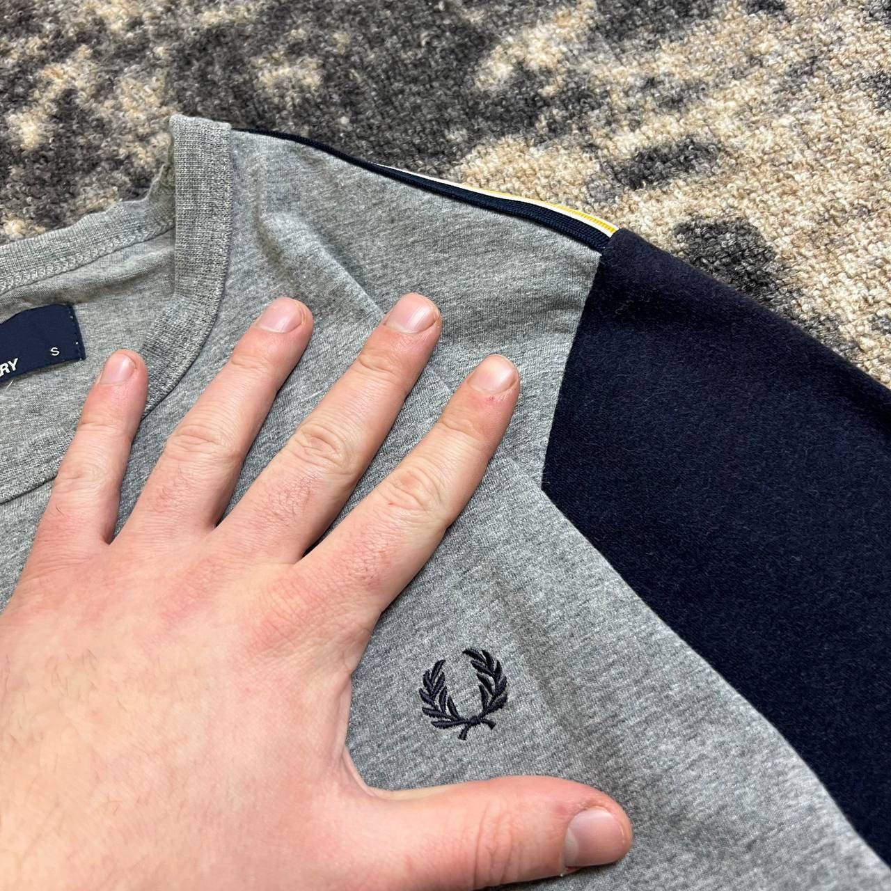 Fred Perry Fred Perry Mini Logo Luxury T-Shirt Streetwear Style 1TS39 Size US S / EU 44-46 / 1 - 3 Thumbnail