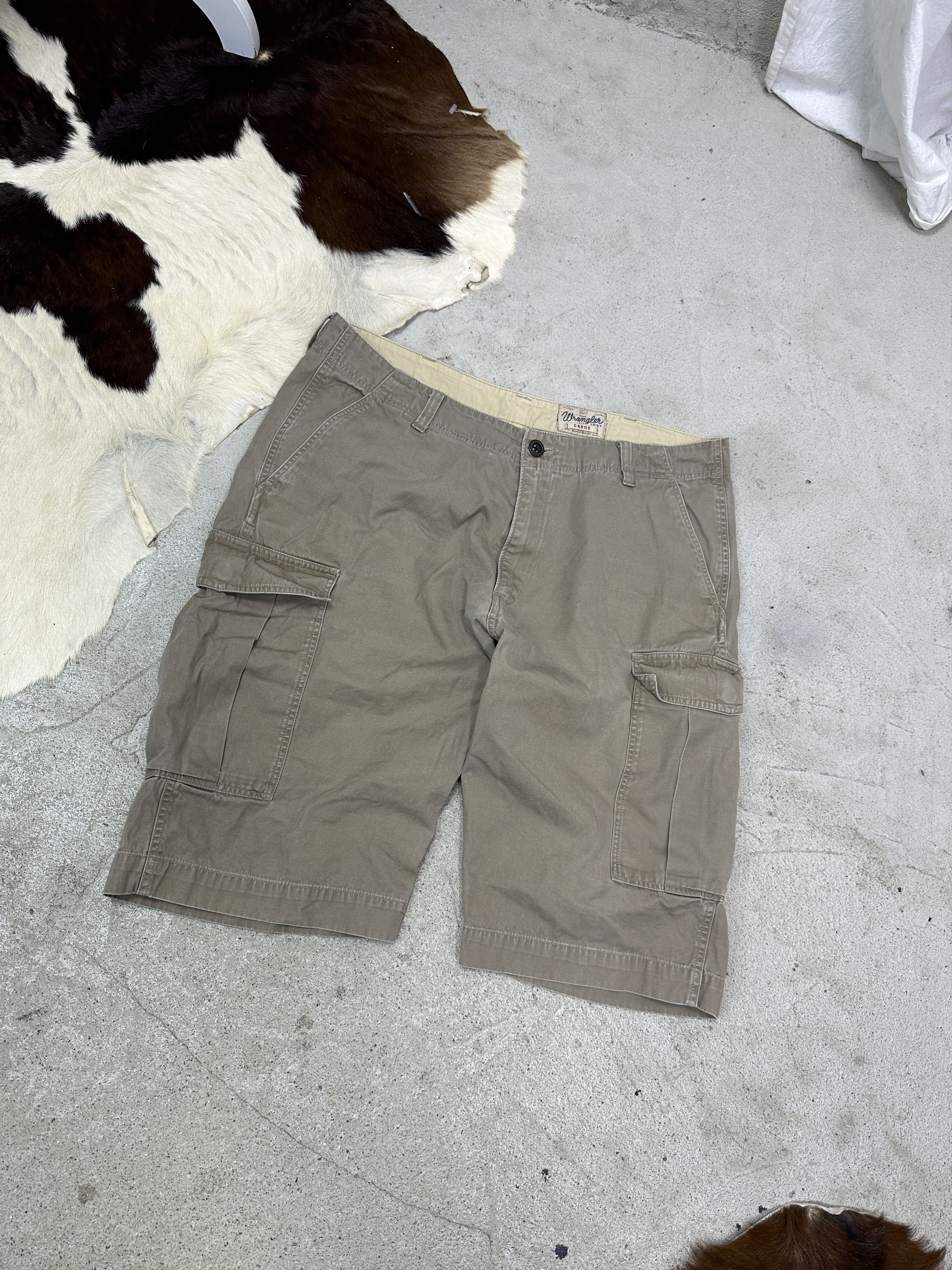 Wrangler Vintage Casual Streetwear Wrangler Cargo Shorts Y2K Size US 31 - 1 Thumbnail