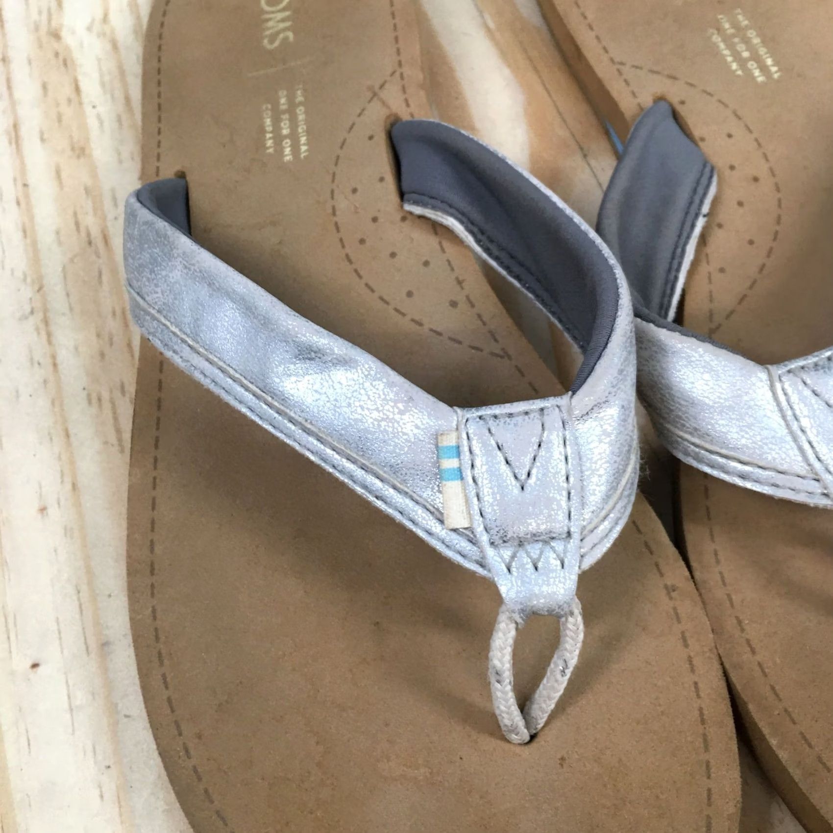 Toms TOMS Sandals Womens 8 Flip Flop Silver Toe-Post Comfort Casual Flat Shoes Size M / US 6-8 / IT 42-44 - 6 Thumbnail