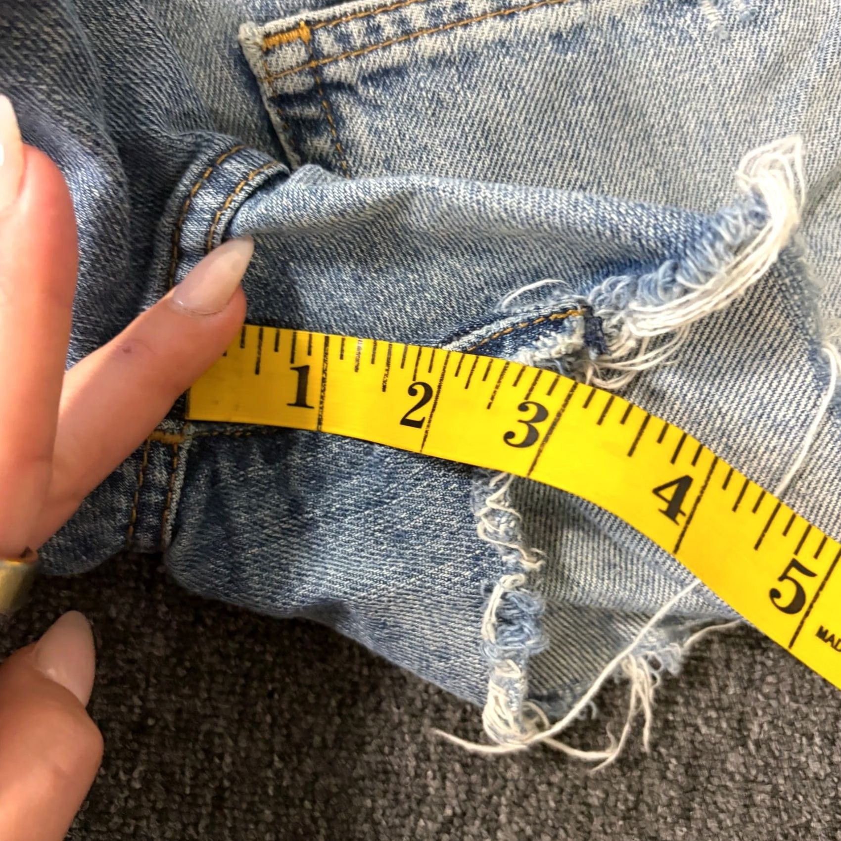 Gap VINTAGE Gap Girlfriend Frayed Light Wash Denim Jean Shorts Women’s 27 Regular Blue Jeans Shorts Women 27 Size 27" / US 4 / IT 40 - 5 Thumbnail