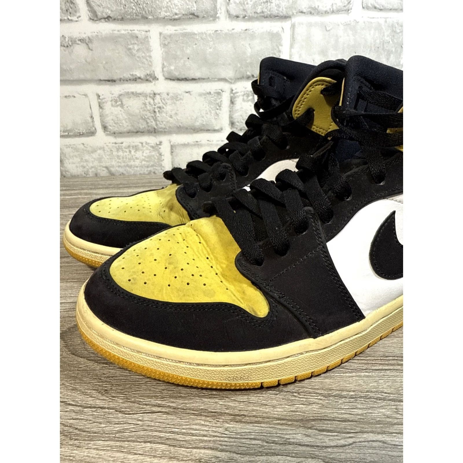 Jordan Brand Air Jordan 1 High OG Yellow Ochre Size 10 Mens Sneakers DZ5485-701 Size US 10 / EU 43 - 2 Thumbnail