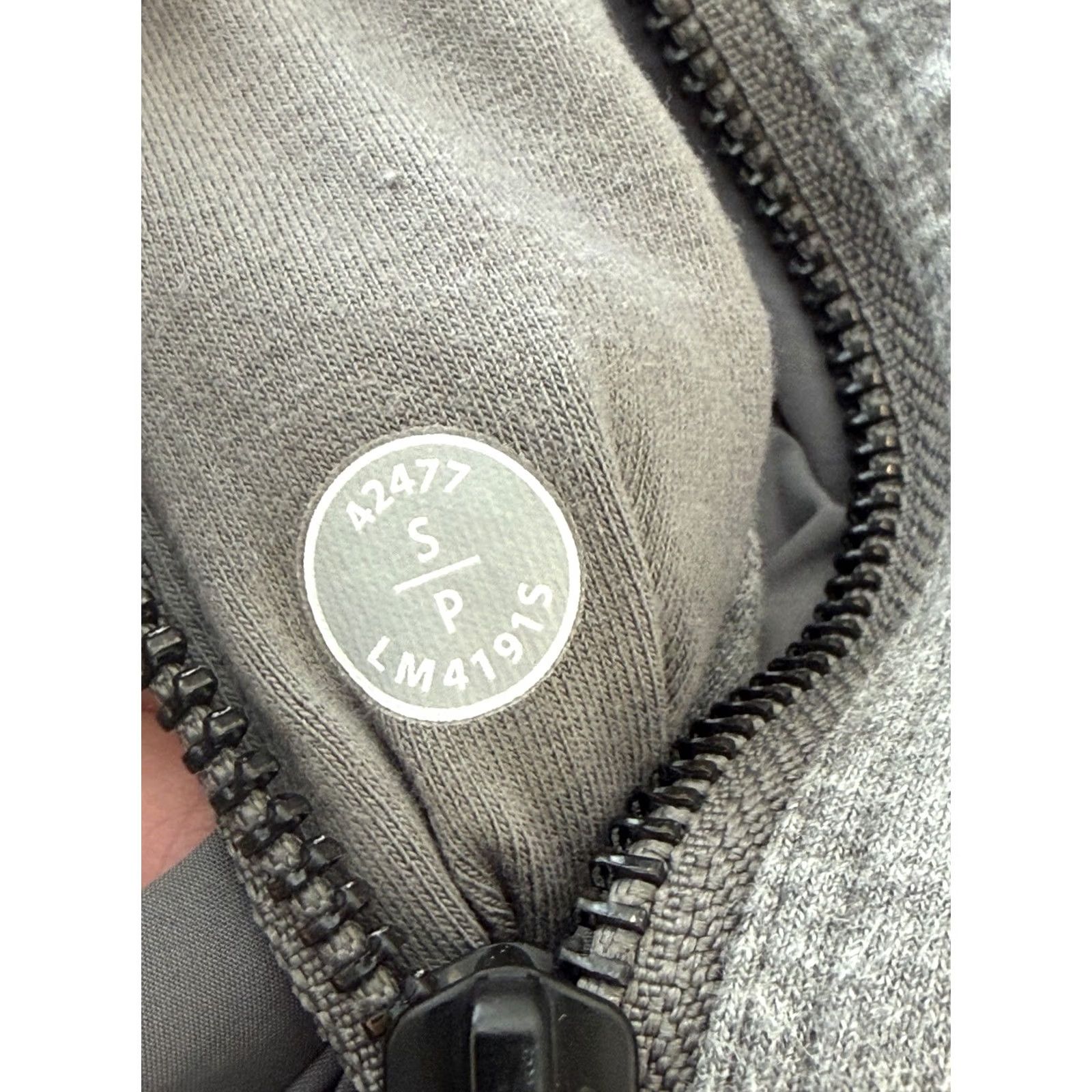 Lululemon Lululemon Hoodie Men Small Grey Athletic Running Gym Pockets Full Zip Size US S / EU 44-46 / 1 - 2 Thumbnail