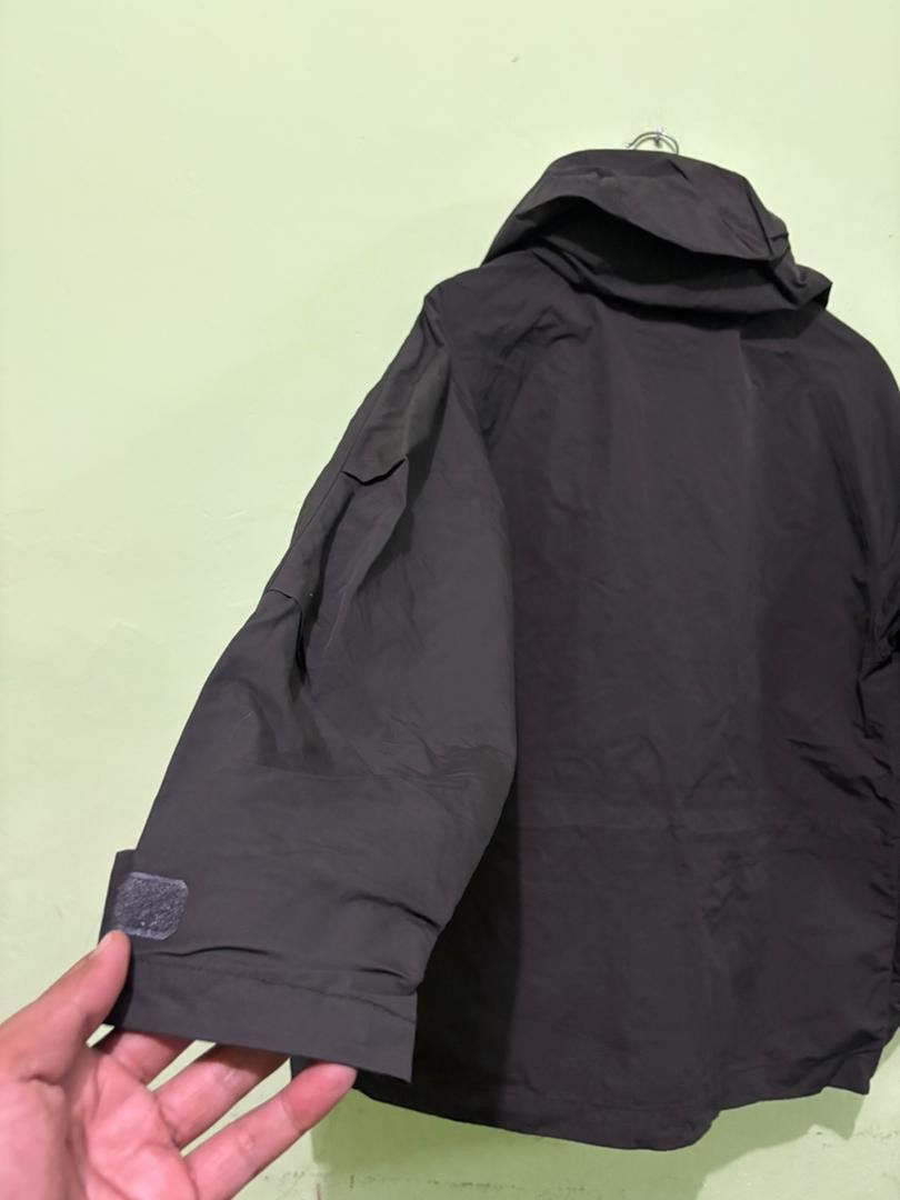 Lemaire Lemaire X Uniqlo Waterproof Jacket Olive Color with Hoodies Size US L / EU 52-54 / 3 - 8 Thumbnail