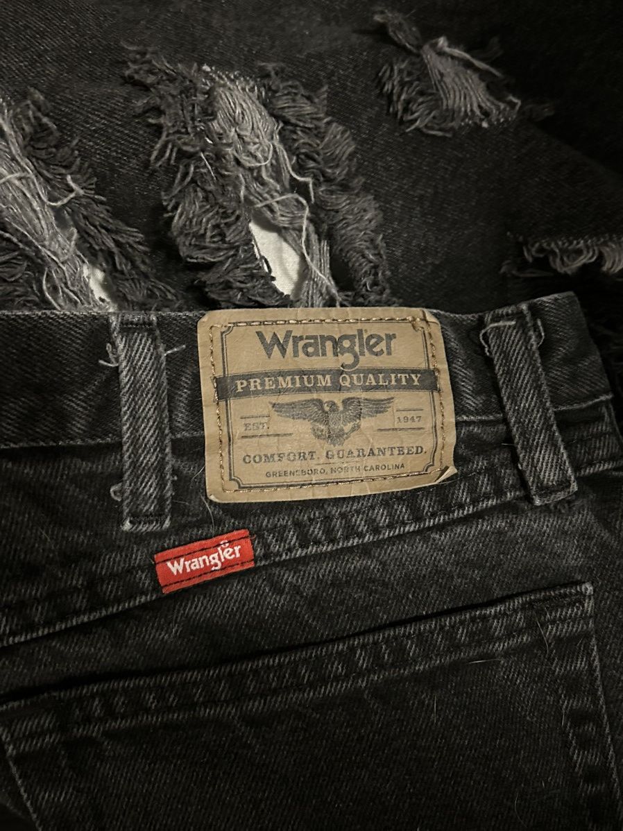 Wrangler ripped black jeans Size US 34 / EU 50 - 2 Thumbnail
