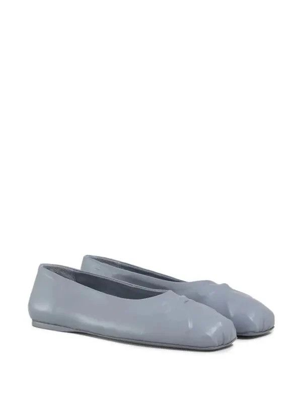 o1w1db10925 Flats in Grey