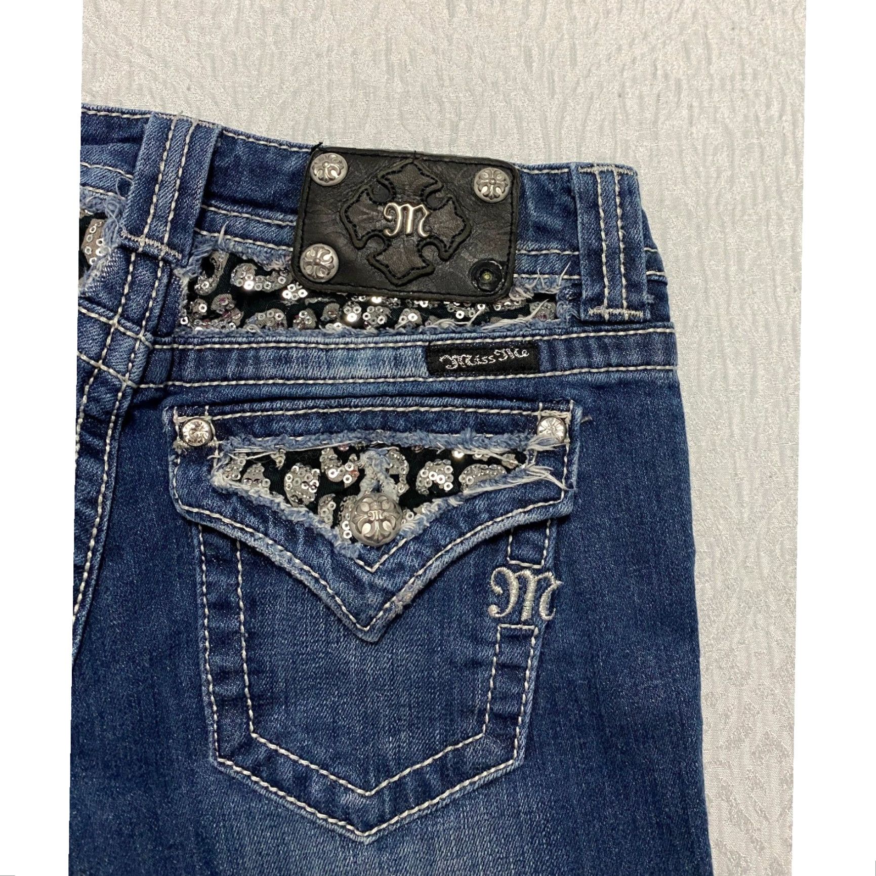 Miss Me Miss Me Jeans Capri Women 25 Distressed Paisley Embellished Pockets 5-Pocket Design Denim Capris Blue Size 42" / US 20 - 3 Thumbnail