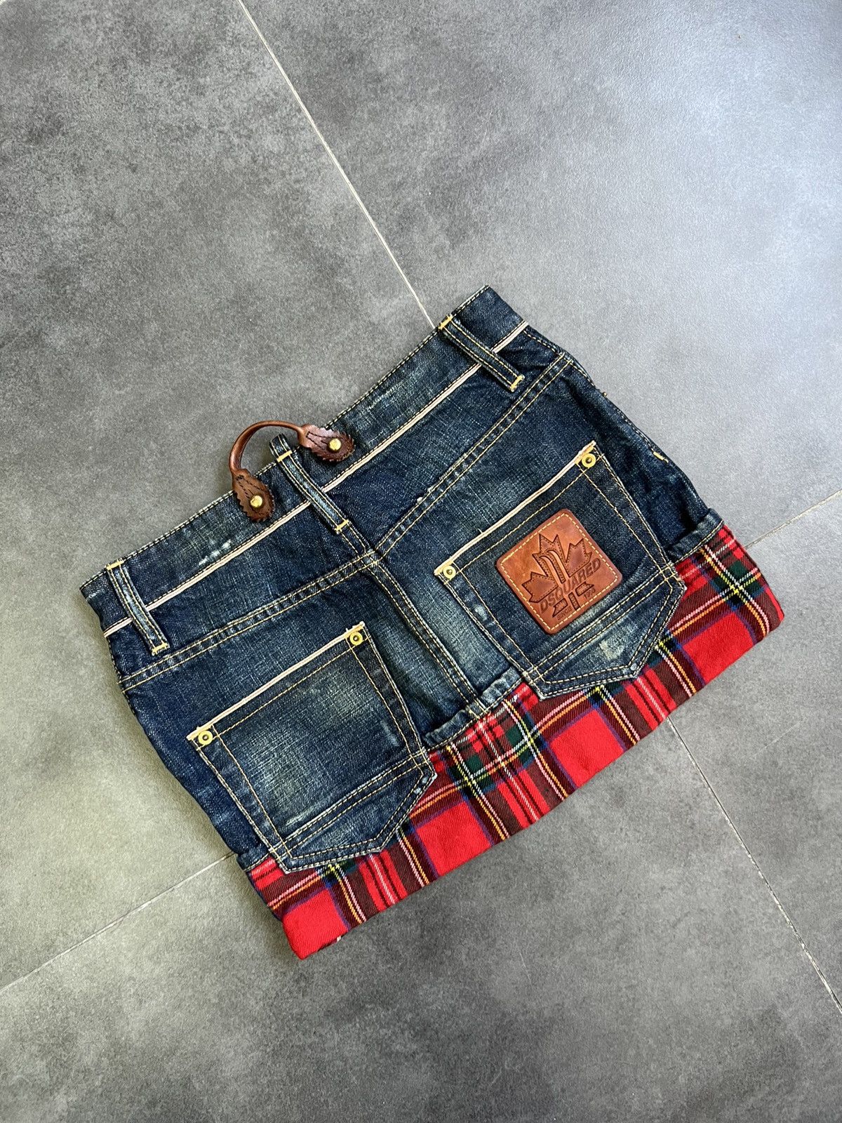 Dsquared2 VINTAGE DSQUARED2 AVANT GARDE MINI JEANS SKIRT Size 26" / US 2 / IT 38 - 1 Thumbnail