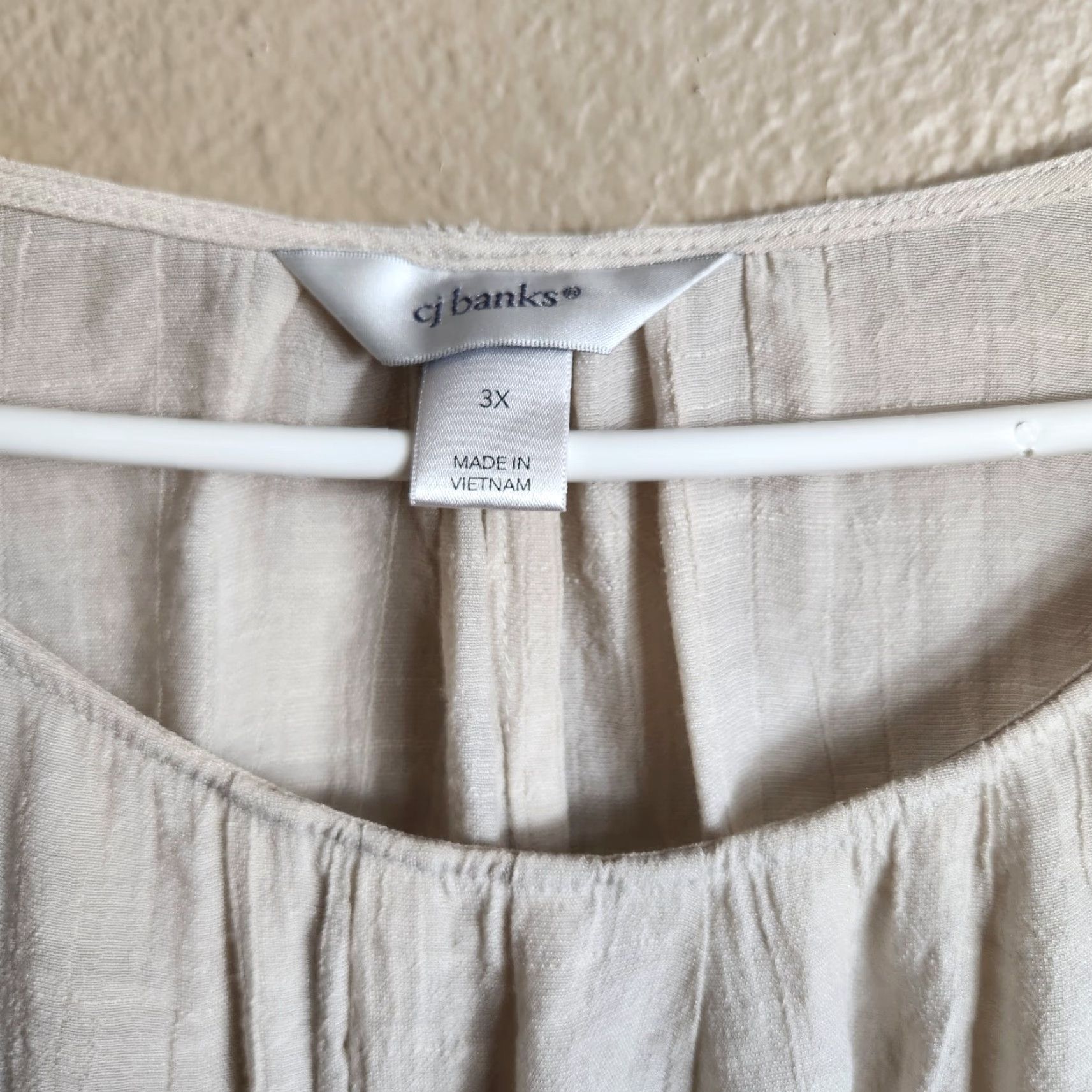 Vintage CJ Banks Womens Blouse |3X| Beige Textured Short Sleeve Batwing Flutter Sleeve Round Neck Pullover Casual Travel Business Size XXL / US 16-18 / IT 52-54 - 2 Thumbnail