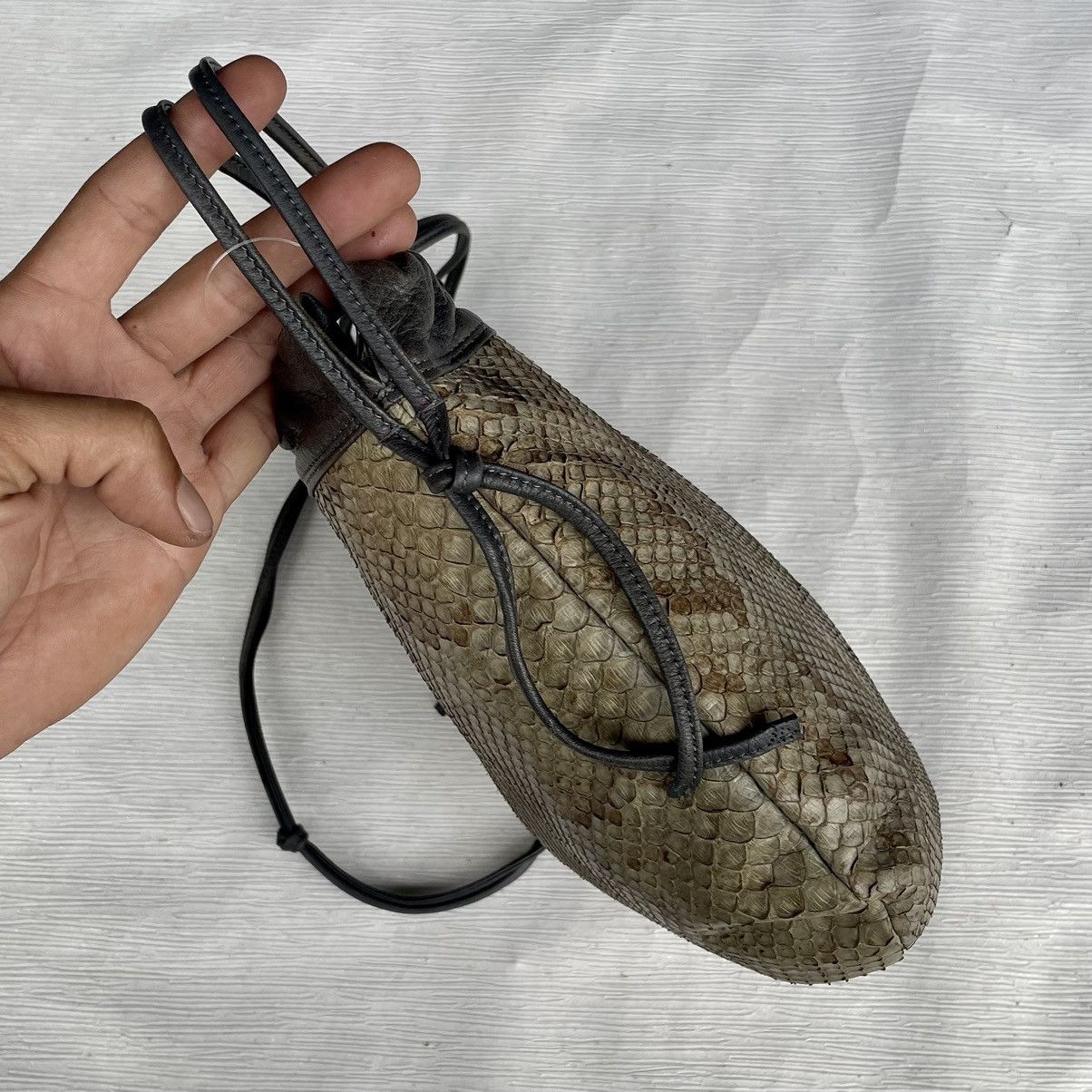 Leather Snake Skin Printed Leather Drawstring Sling Bag Size ONE SIZE - 7 Thumbnail