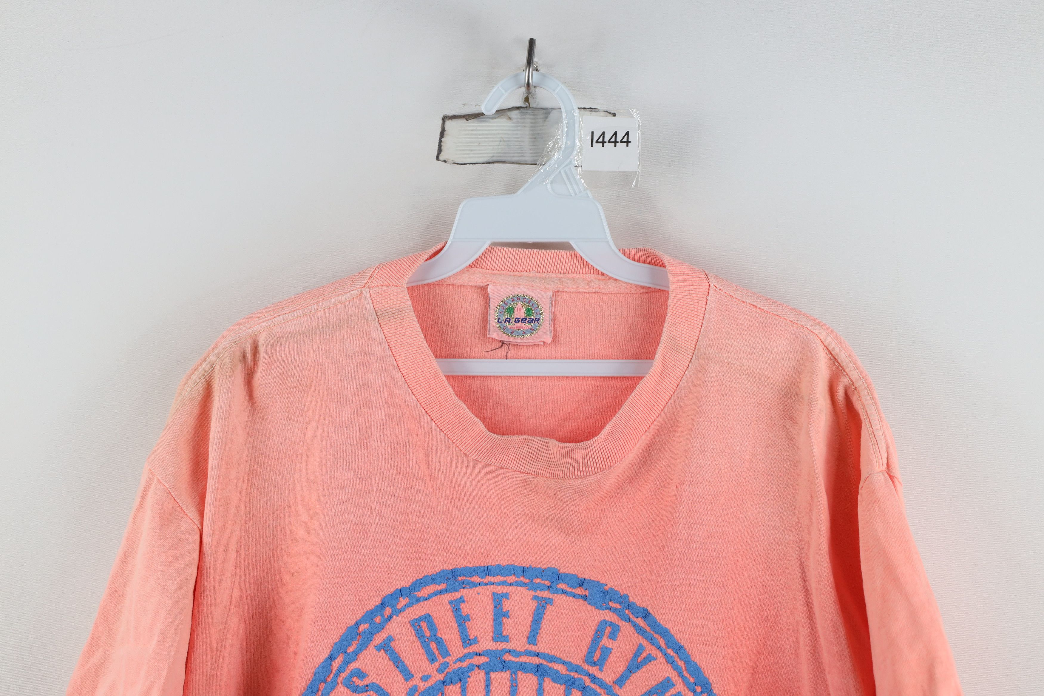Vintage Vintage 90s LA Gear Paint Cropped Street Gym T-Shirt USA Size ONE SIZE - 2 Thumbnail