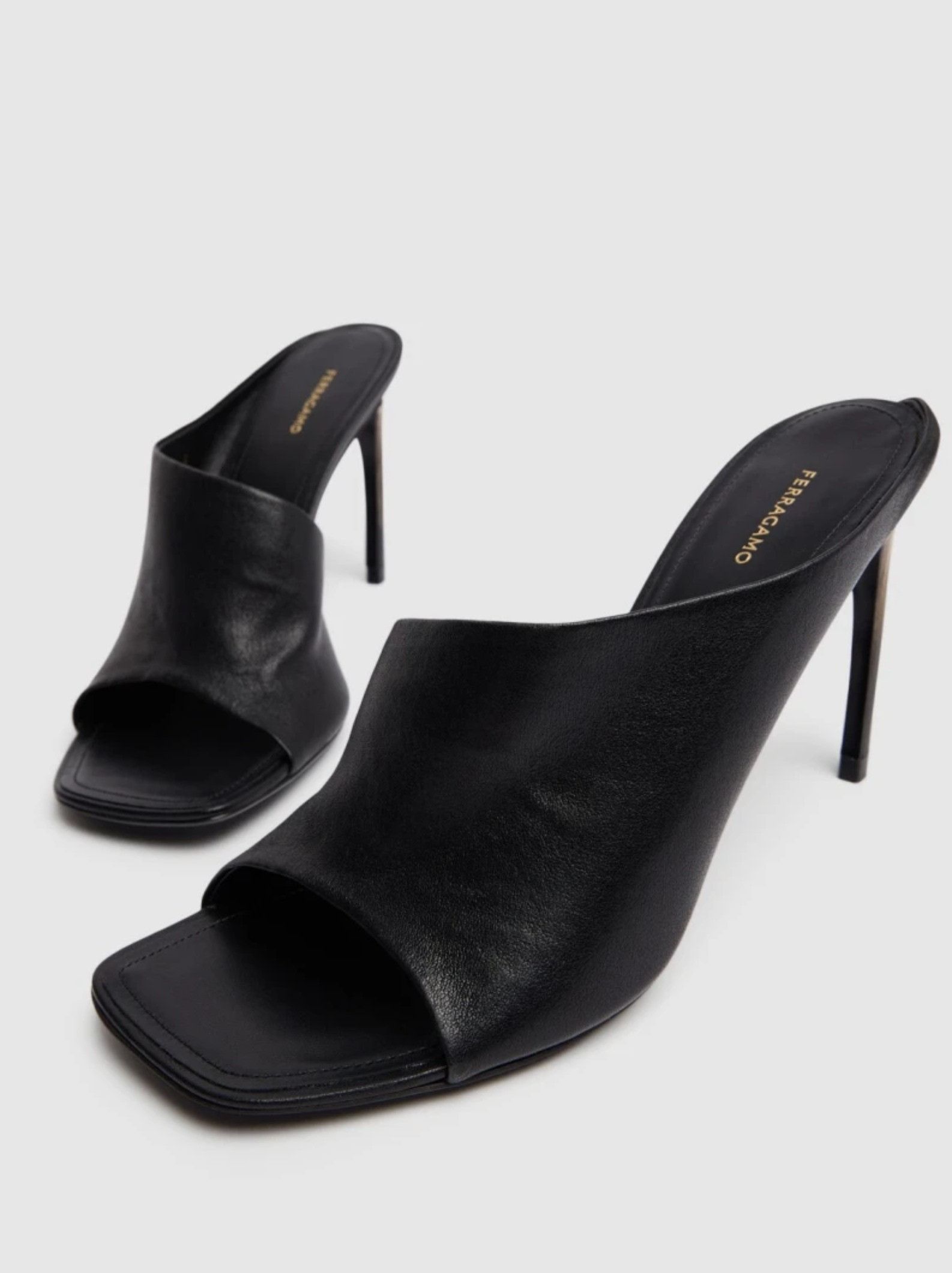 Salvatore Ferragamo o1s1rm0924 Curved Heel Slide in Black Size US 7 / IT 37 - 6 Thumbnail