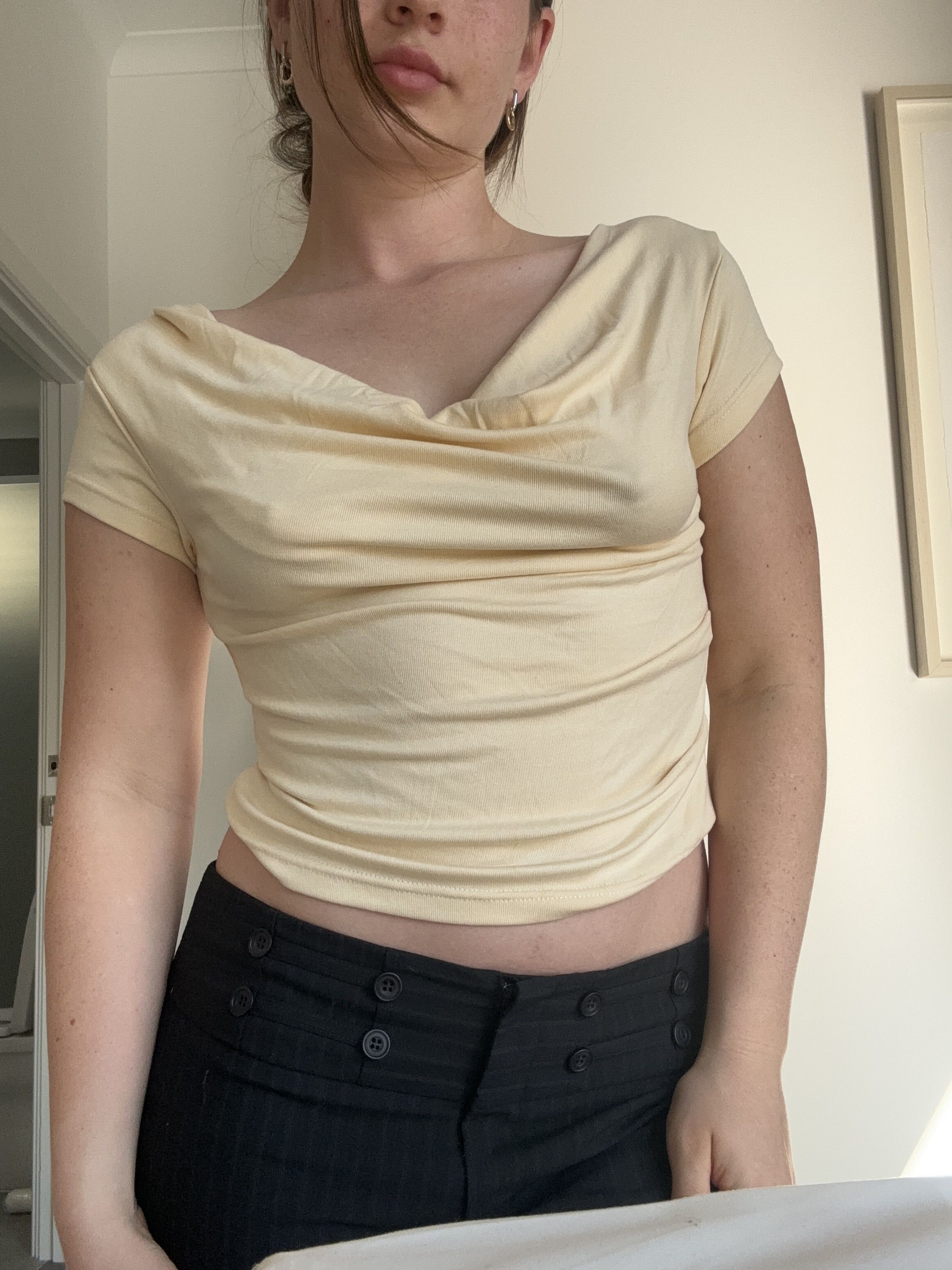 Urban Outfitters Butter yellow off the shoulder asymmetrical top Size S / US 4 / IT 40 - 3 Thumbnail