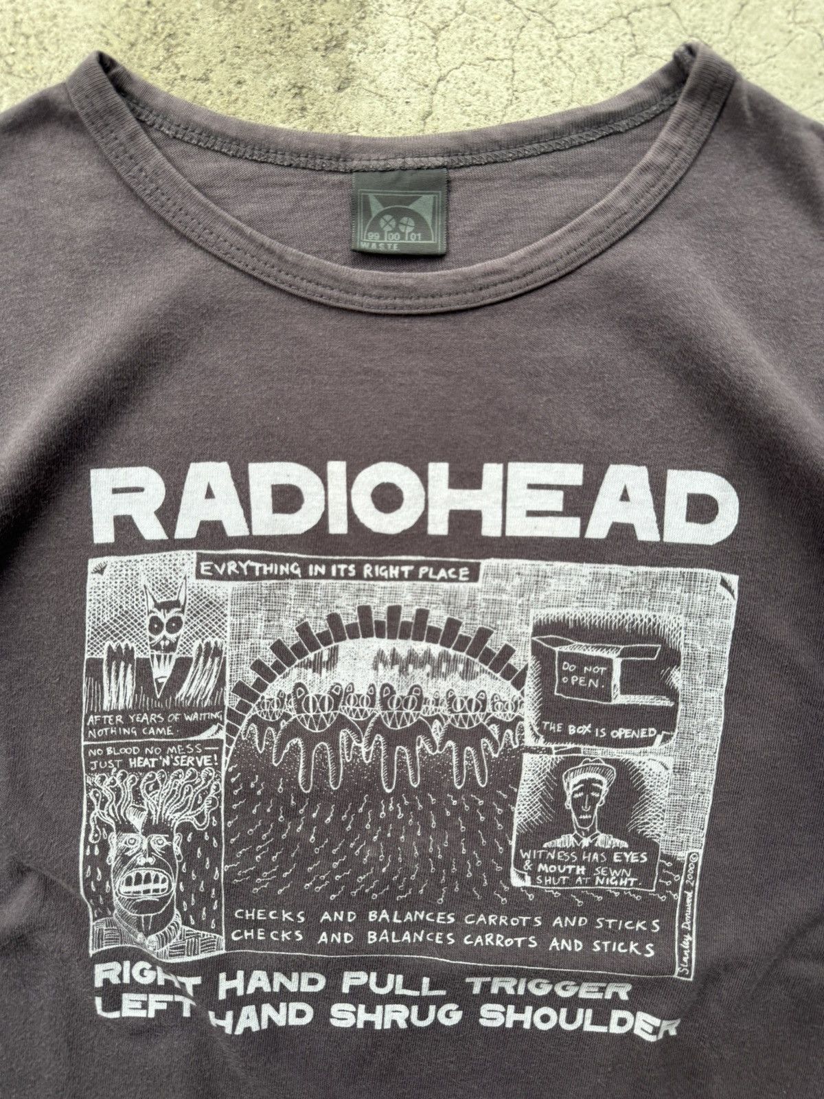 Band Tees Vintage 2000 Radiohead band tshirt Size US M / EU 48-50 / 2 - 4 Thumbnail