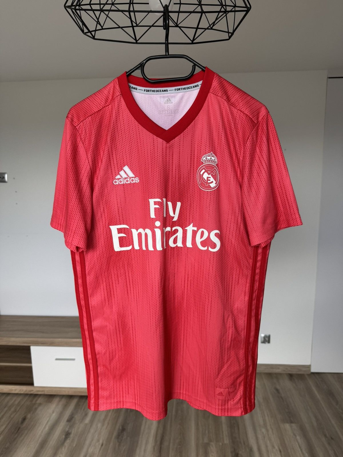 Adidas Adidas Jersey Real Madrid 2018-19 3rd Kit Red Size US S / EU 44-46 / 1 - 1 Thumbnail