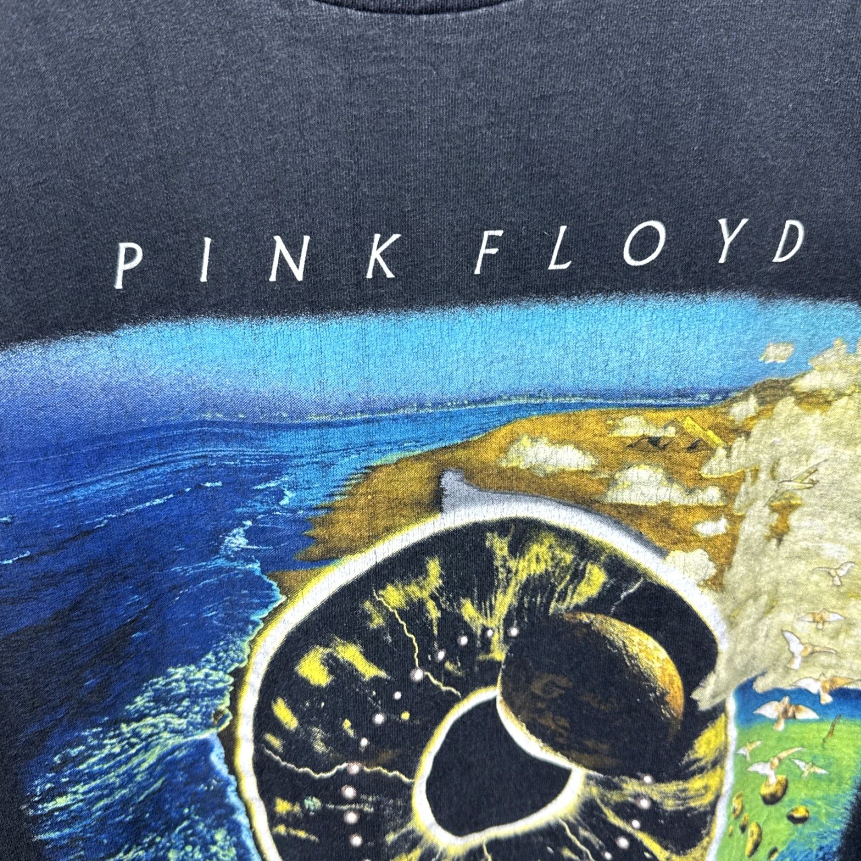 Vintage VINTAGE Pink Floyd PULSE T-Shirt Large Black 90s Graphic Print Mens Size US L / EU 52-54 / 3 - 7 Thumbnail