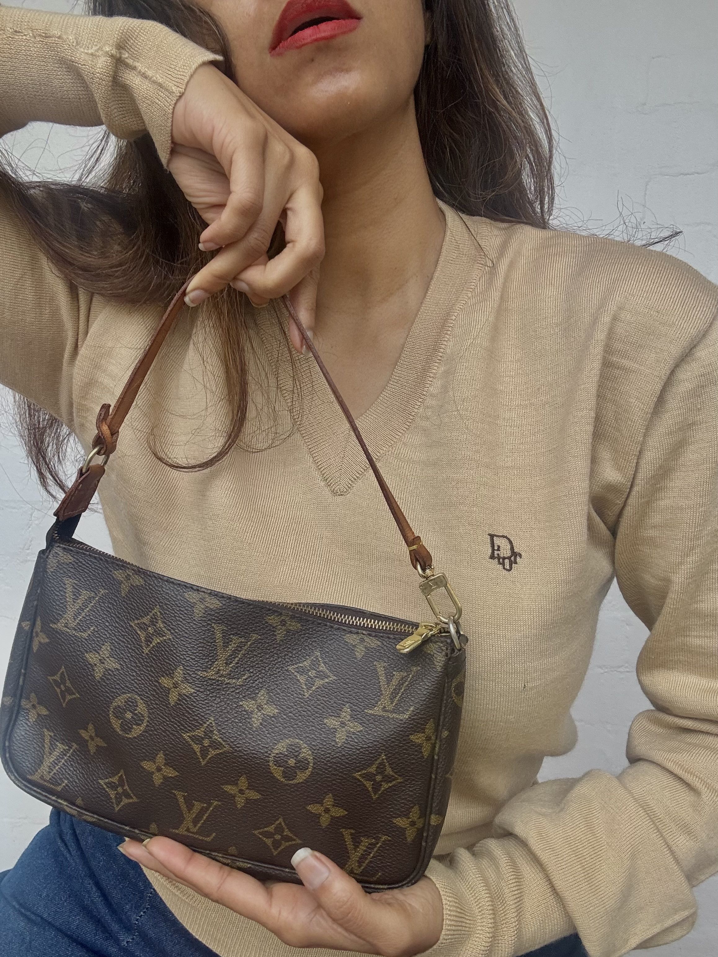 Louis Vuitton Authentic Louis Vuitton Pochette Size ONE SIZE - 1 Thumbnail
