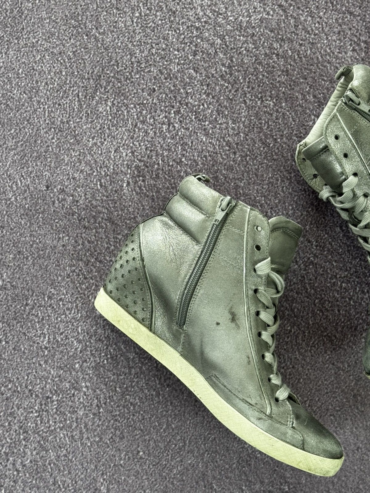 Vintage Y2K Aesthetic Glamour Star Logo High Top Sneakers Size US 6 / IT 36 - 7 Thumbnail
