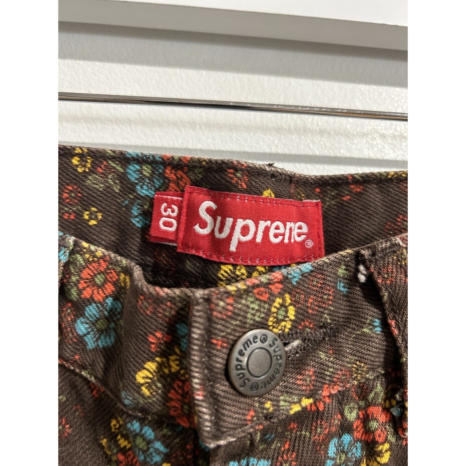 Supreme SUPREME FLOWERS JEANS SIZE 30 PREOWNED Size US 30 / EU 46 - 4 Thumbnail
