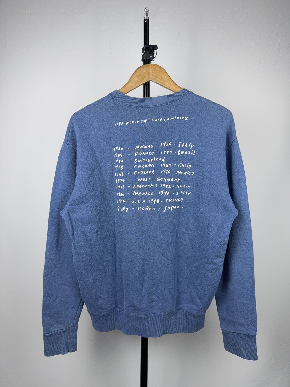 Vintage Vintage FIFA World Cup 2002 Korea Japan Crewneck Sweatshirt Size US M / EU 48-50 / 2 - 2 Thumbnail