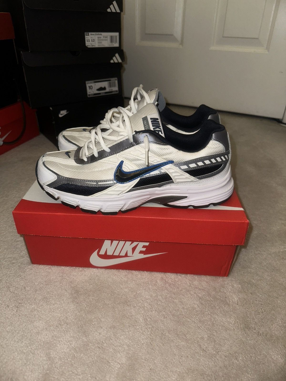 Nike Nike Initiator White/Navy – Size 10.5 Size US 10.5 / EU 43-44 - 1 Thumbnail