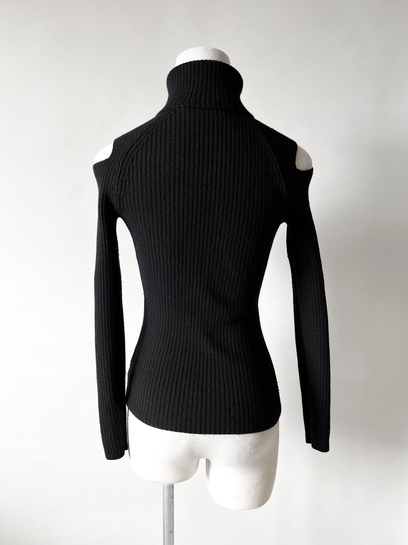 Theory Theory Jemliss Evian Cold Shoulder Ribbed Wool Turtleneck Size XS / US 0-2 / IT 36-38 - 4 Thumbnail