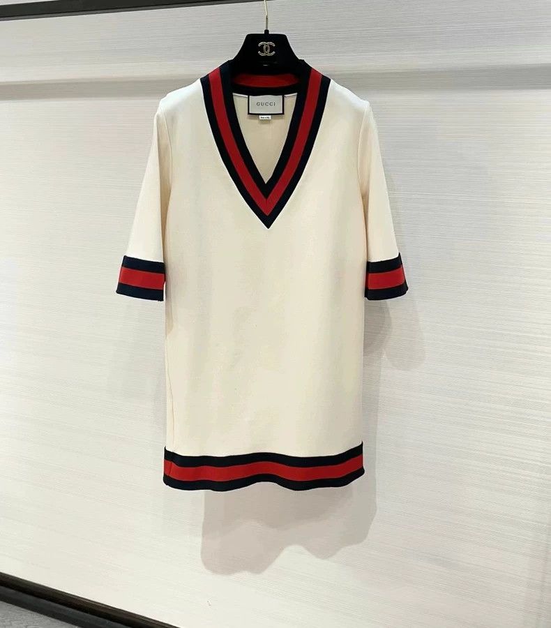 GucciClassic color-blocked V-neck dress 2503-Nextarrow