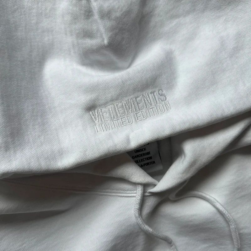 Vetements Vetements Click Here Hoodie Size US L / EU 52-54 / 3 - 4 Thumbnail