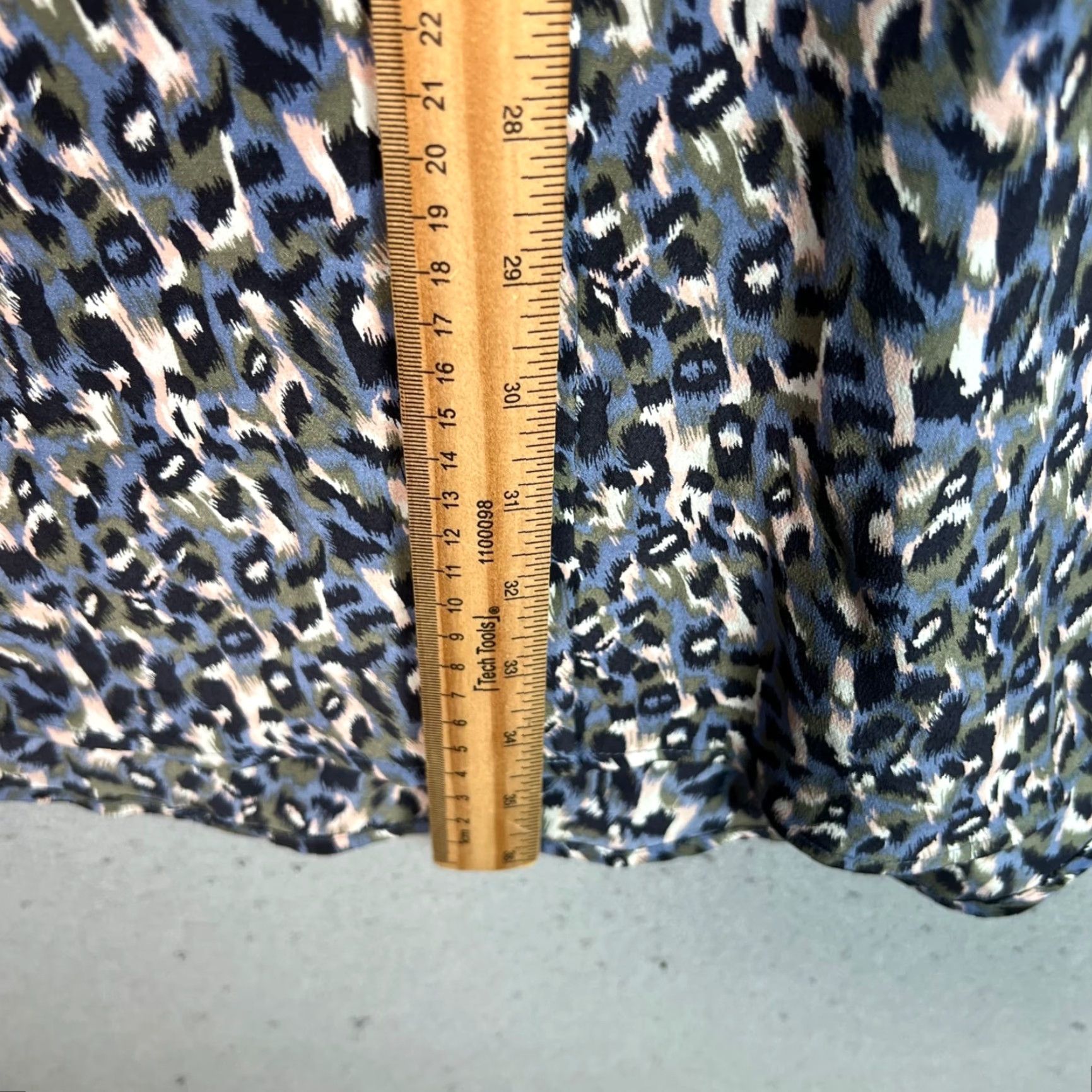 Equipment VINTAGE Equipment Silk Shirt Dress Long Sleeve Collared Button Front Animal Print XXS Women’s Blue - Equipment Shirt Dress Animals 90s Size XXS / US 00 / IT 34 - 7 Thumbnail