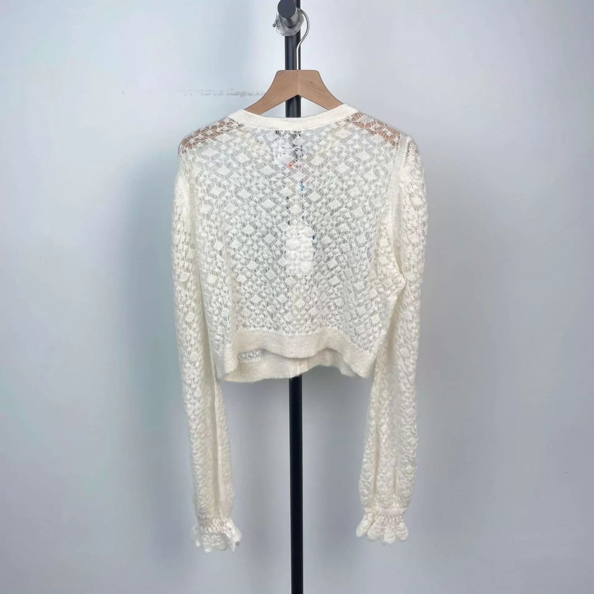 Chanel Chanel Knit Cardi Puff Ruffled Camellia Button 40 Size M / US 6-8 / IT 42-44 - 2 Thumbnail