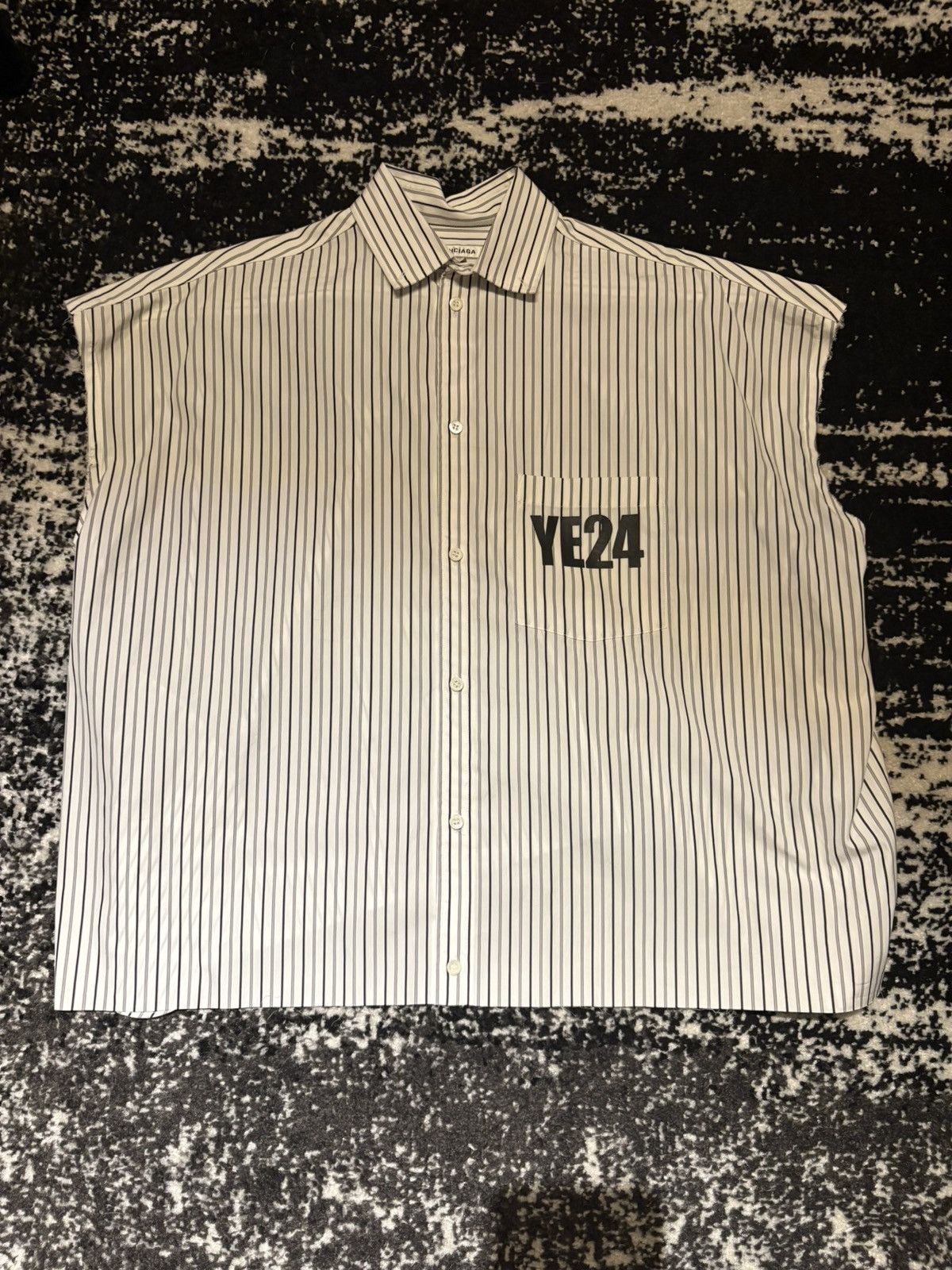 Balenciaga Balenciaga ye24 button up Size US M / EU 48-50 / 2 - 1 Thumbnail