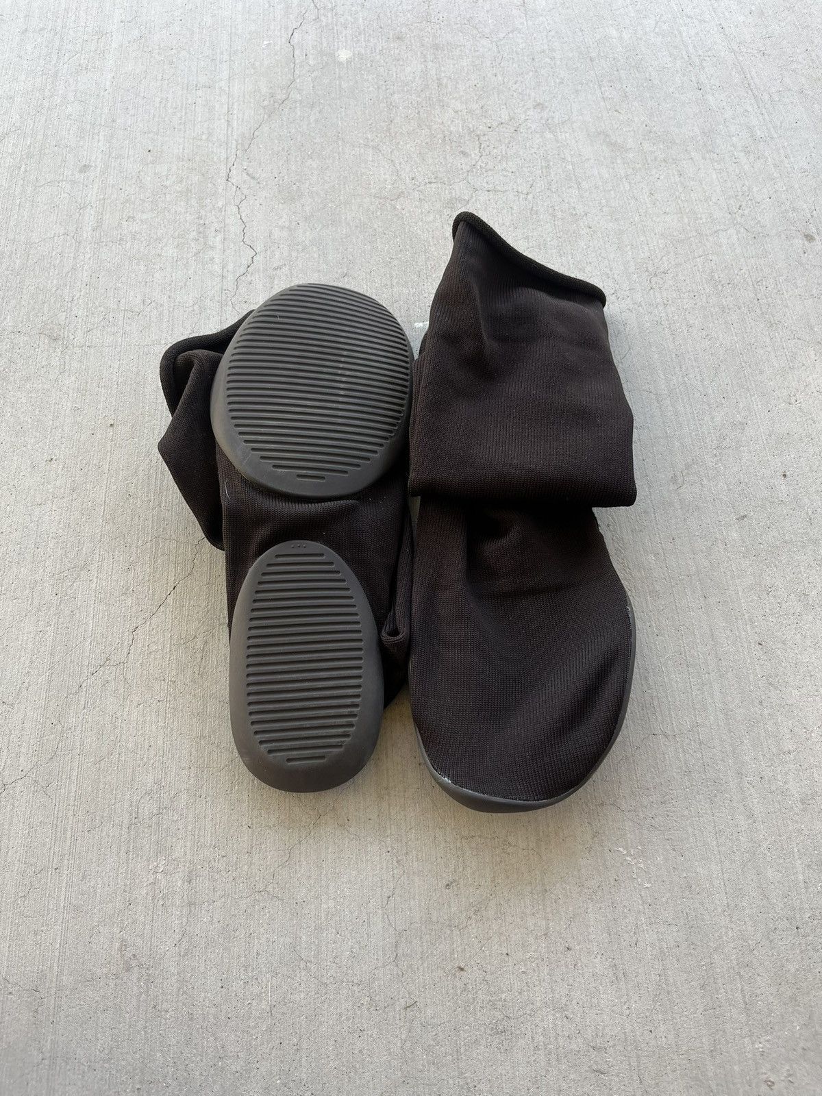 Yeezy YEEZY YZY PODS Black Size US 12 / EU 45 - 1 Thumbnail
