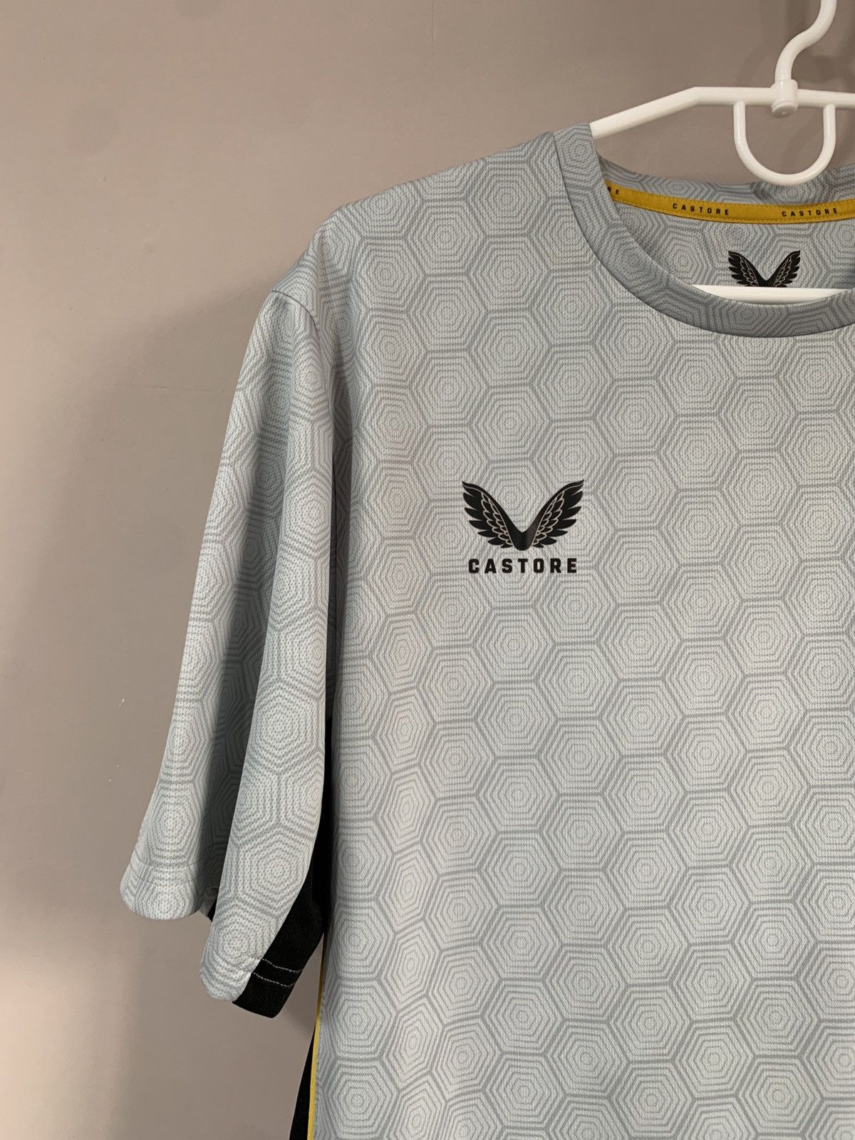 Other Wolverhampton Training Football Shirt Castore Soccer Jersey Size US L / EU 52-54 / 3 - 3 Thumbnail