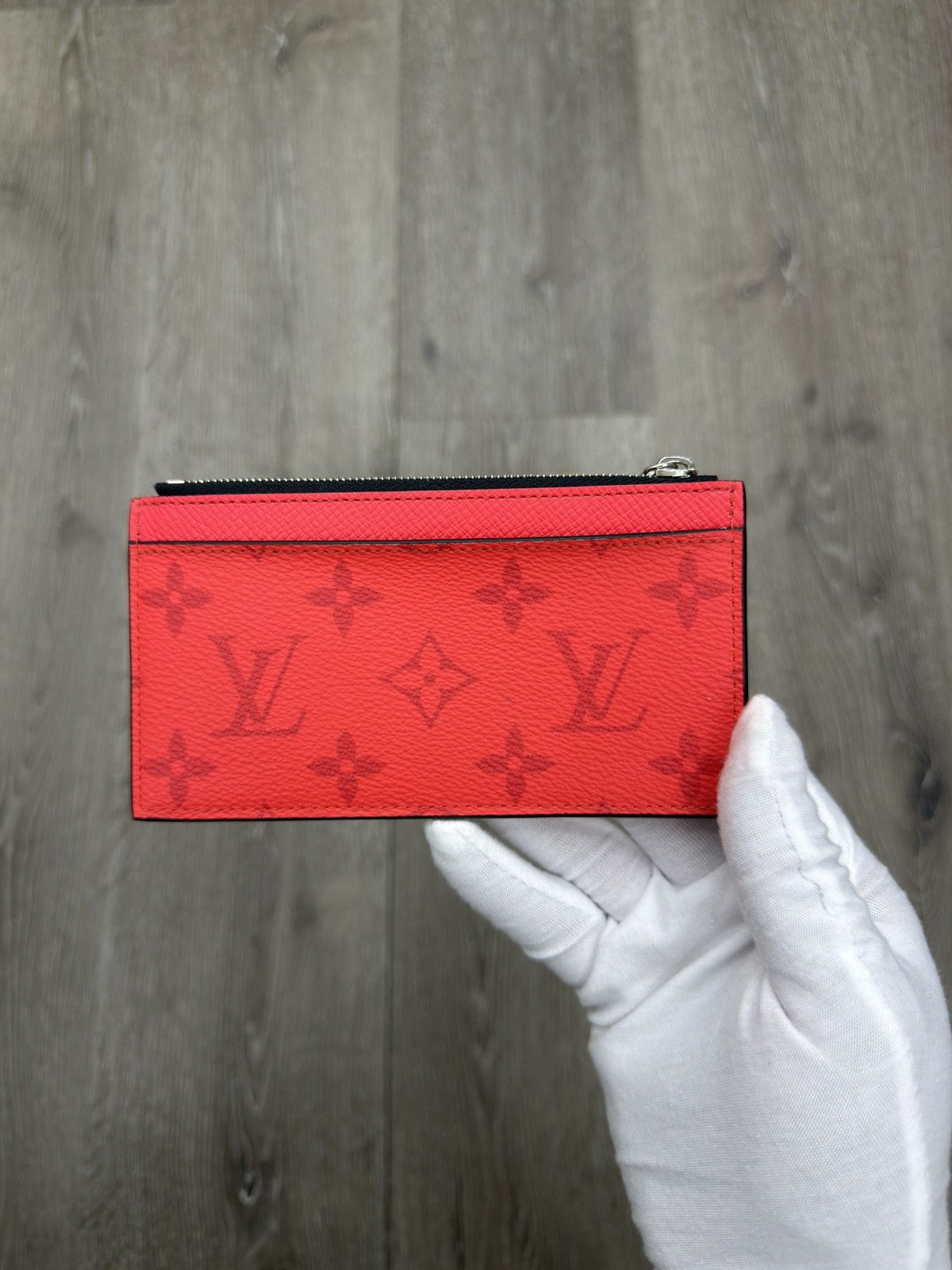 Louis Vuitton Louis Vuitton Taigarama Coin Card Holder in Fire Red Size ONE SIZE - 2 Thumbnail