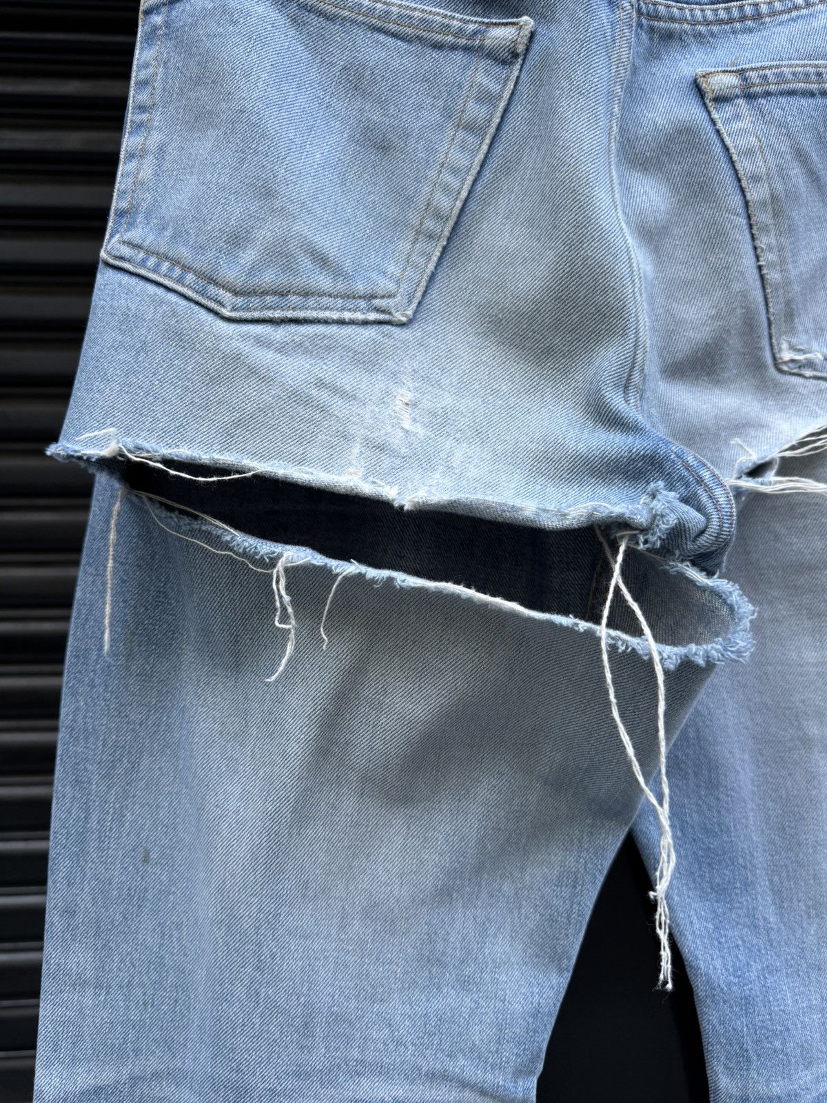 Helmut Lang Helmut Lang 2000 Silver Painter Thrashed Classic Cut Denim Size US 32 / EU 48 - 9 Thumbnail