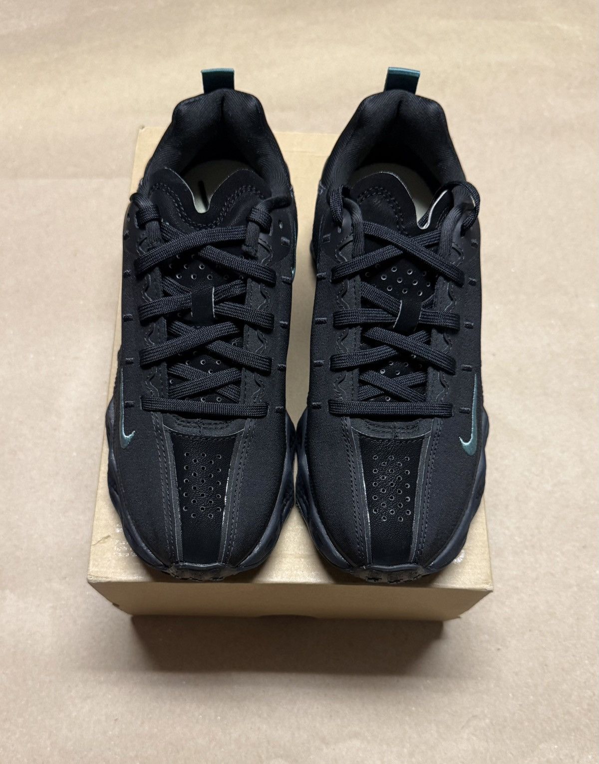 Nike Nike Ava Rover Run GS Black size 4.5y Womens 6 running Size US 6 / IT 36 - 3 Thumbnail