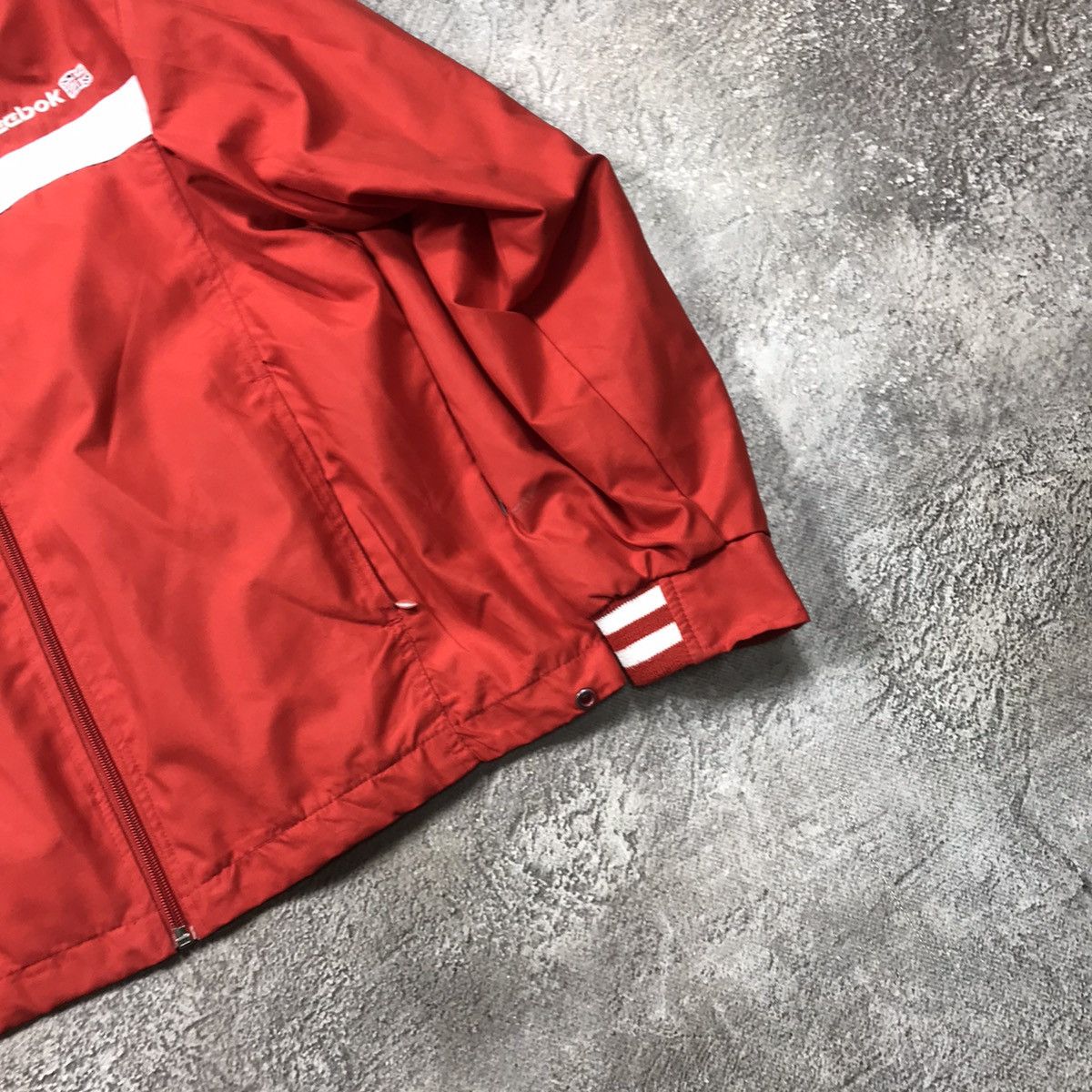Vintage Vintage 90s Reebok Red Windbreaker Jacket Streetwear Slim L Size US L / EU 52-54 / 3 - 5 Thumbnail
