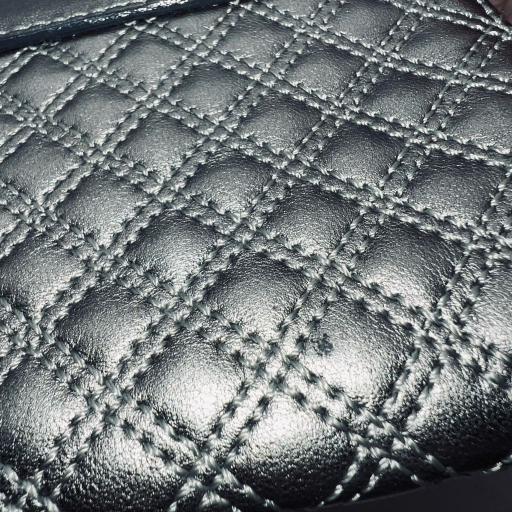 Marc Jacobs Marc Jacobs Made in Italy Metallic Quilted Leather Faux Lock Size ONE SIZE - 6 Thumbnail