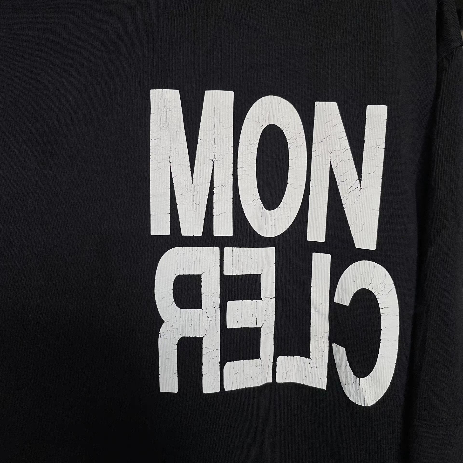 Moncler Moncler T-shirt Size L Size US L / EU 52-54 / 3 - 2 Thumbnail