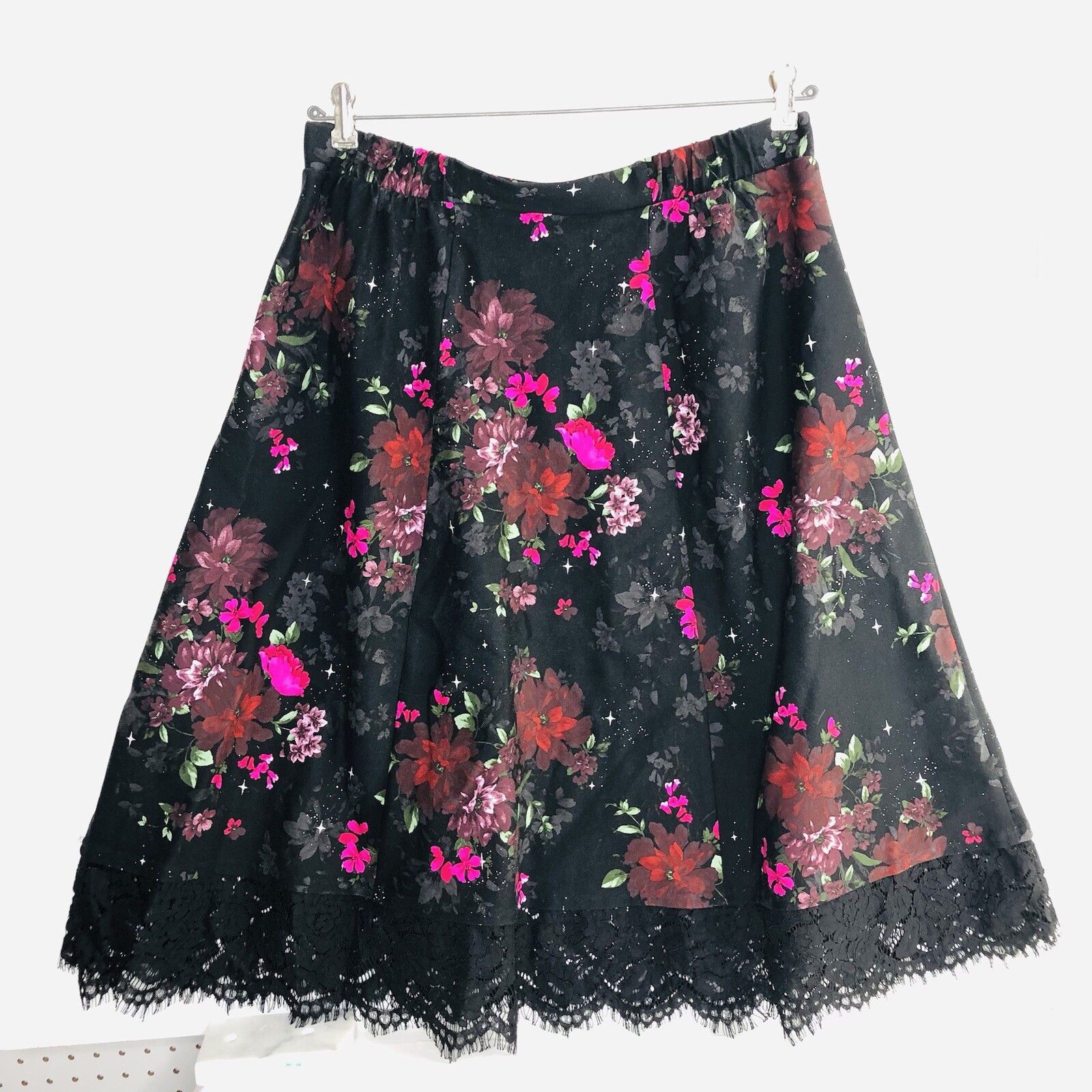 Torrid Torrid Ponte Midi Skirt Lace Trim Black Floral Size 0 Size 25" / US 0 / IT 36 - 7 Thumbnail