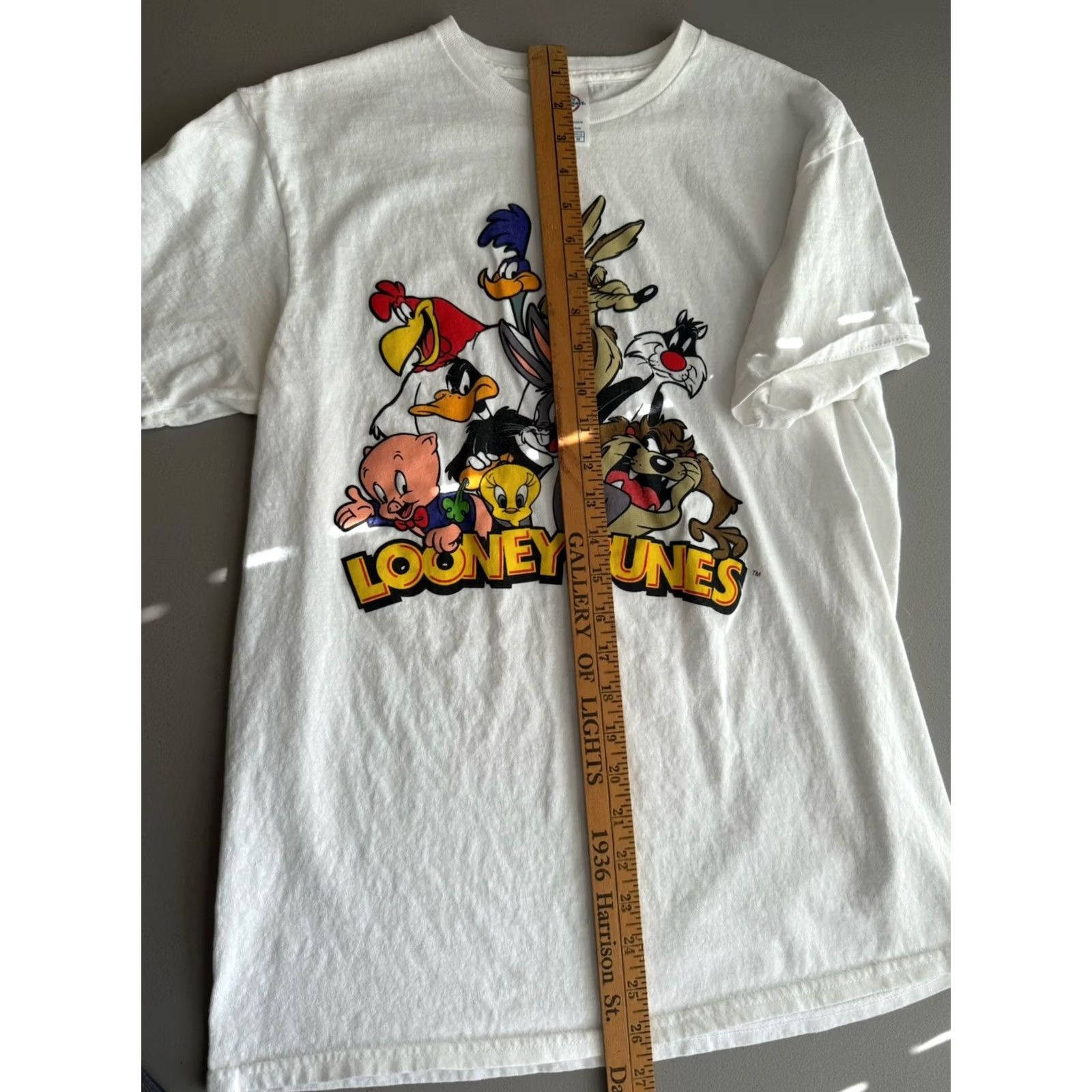 Delta VINTAGE Looney Toones Shirt Unisex Medium White 100% Cotton Bugs bunny Willy Coyote Cartoon Size US M / EU 48-50 / 2 - 5 Thumbnail