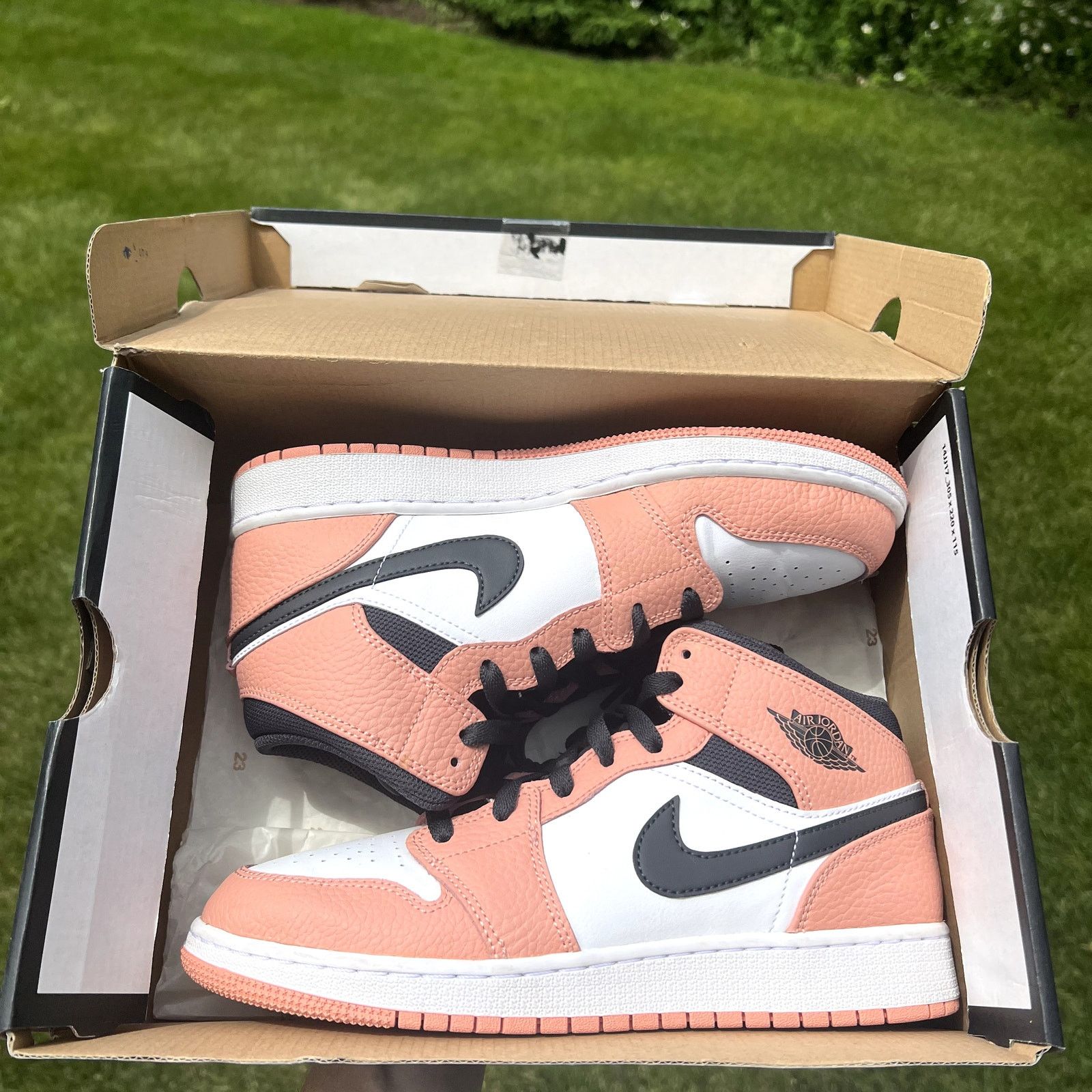 Jordan Brand × Nike Nike Air Jordan 1 Mid GS Pink Quartz Men's Shoes - Size 7 Size US 7 / EU 40 - 10 Thumbnail