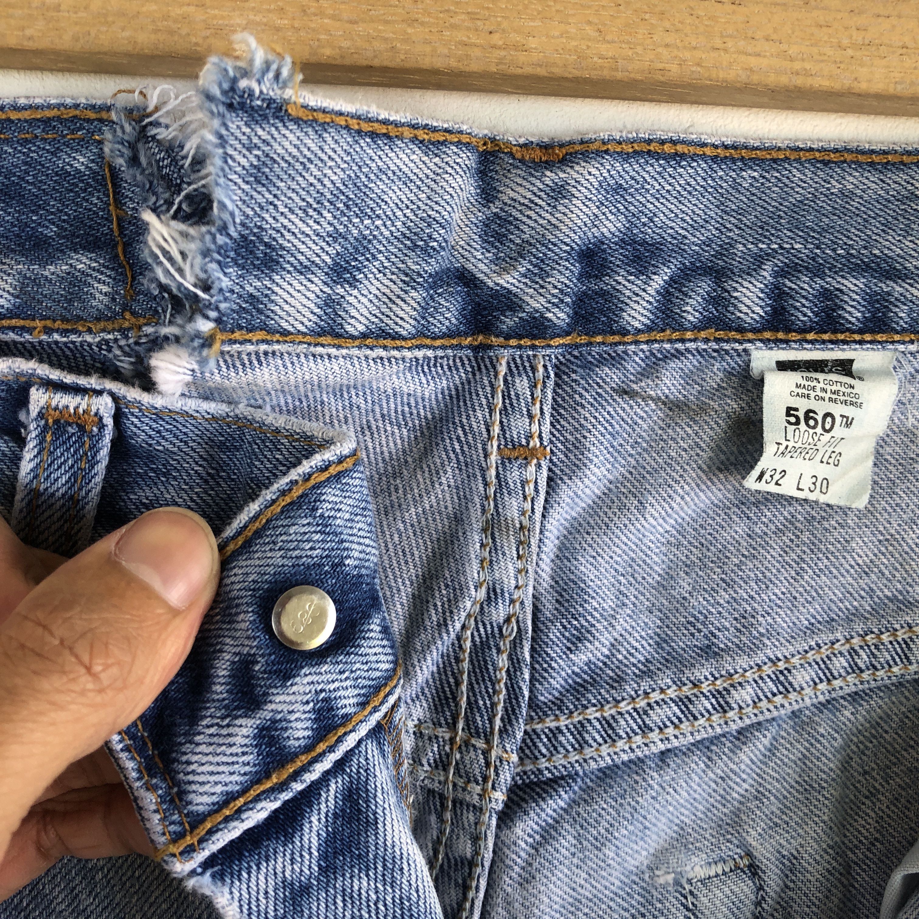 Levi's Vintage Levis 560 Baggy Jeans Levi's Light Wash Faded Denim Size US 30 / EU 46 - 7 Thumbnail