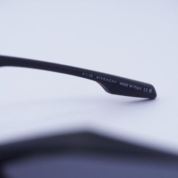 Givenchy Givenchy GV40049I 02A Sunglasses Matte Black Geometric Frame Size ONE SIZE - 5 Thumbnail